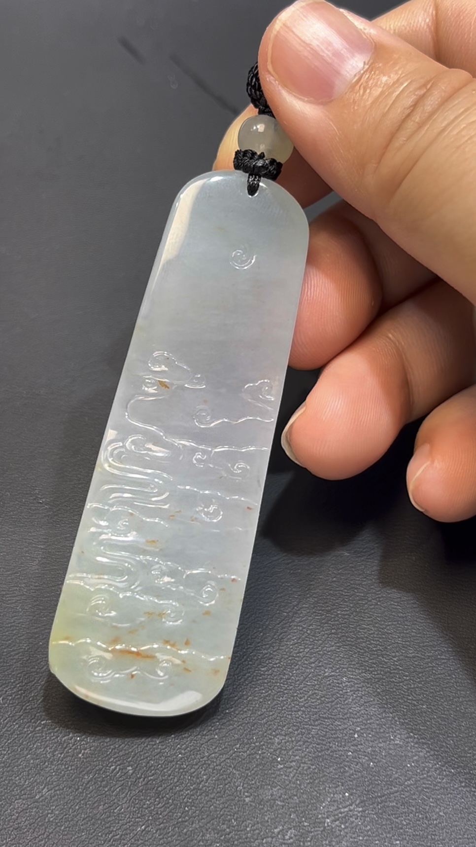 翡翠鳳凰吊墜 編號#654|站立造型 尾部下垂|灑金紋理 天然玉料 收藏首選 4 翡翠鳳凰吊墜 編號#654|站立造型 尾部下垂|灑金紋理 天然玉料 收藏首選 - Image 4