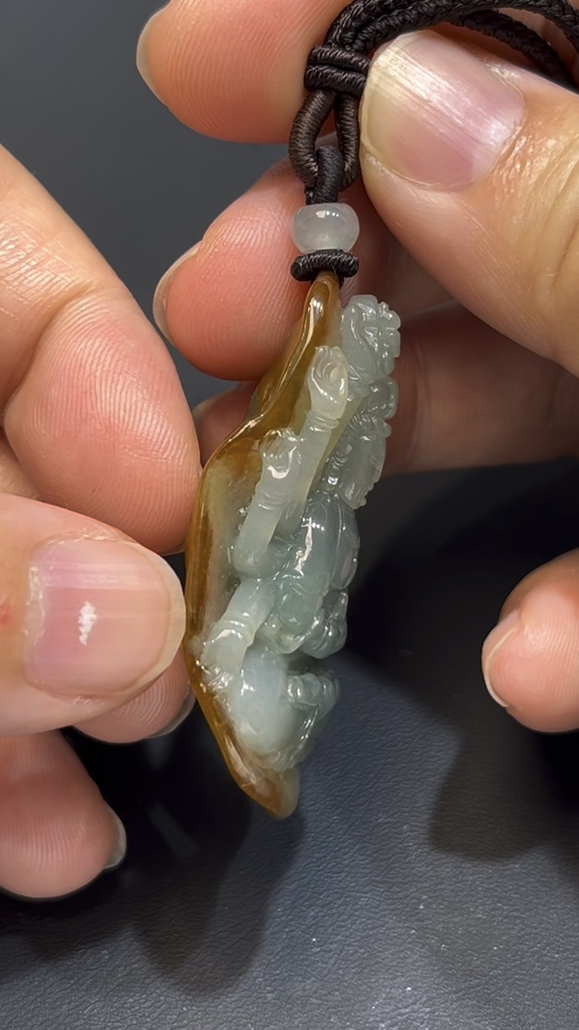 翡翠千手觀音吊墜 編號#655|立體雕刻造型|天然黃皮特色|慈悲守護 收藏首選 5 翡翠千手觀音吊墜 編號#655|立體雕刻造型|天然黃皮特色|慈悲守護 收藏首選 - Image 5