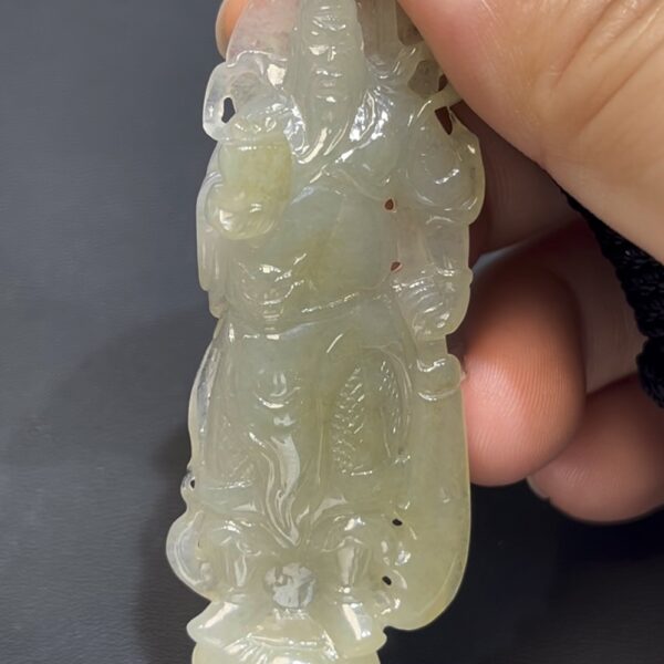 翡翠關公吊墜 編號#655｜立體雕刻造型｜天然淺黃特色｜忠義守護 收藏首選