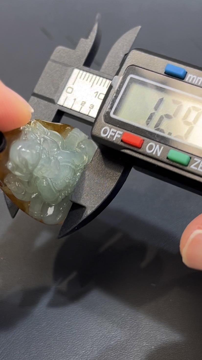 翡翠千手觀音吊墜 編號#655|立體雕刻造型|天然黃皮特色|慈悲守護 收藏首選 7 翡翠千手觀音吊墜 編號#655|立體雕刻造型|天然黃皮特色|慈悲守護 收藏首選 - Image 7