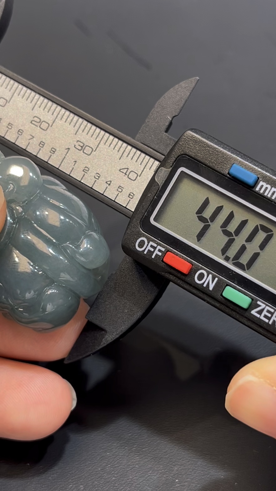 翡翠貔貅吊墜 編號#657|立體雕刻|淺藍至灰藍漸層|招財守護 收藏首選 8 翡翠貔貅吊墜 編號#657|立體雕刻|淺藍至灰藍漸層|招財守護 收藏首選 - Image 8