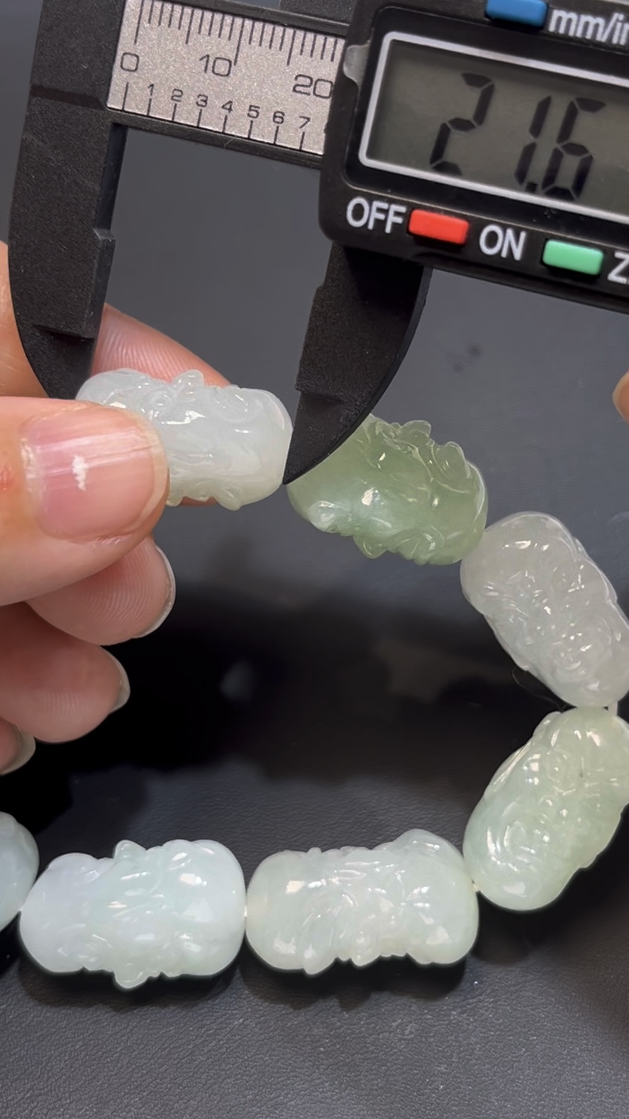 翡翠佛頭手串 編號#658|立體雕刻造型|天然玉料|守護寓意 收藏首選 4 翡翠佛頭手串 編號#658|立體雕刻造型|天然玉料|守護寓意 收藏首選 - Image 4