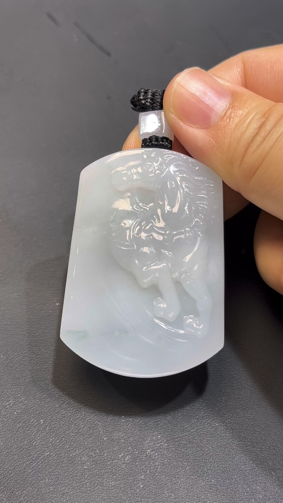 翡翠馬吊墜 編號#661|奔跑姿態 厚裝雕刻|幼潔玉質 動感設計 收藏首選 2 翡翠馬吊墜 編號#661|奔跑姿態 厚裝雕刻|幼潔玉質 動感設計 收藏首選 - Image 2