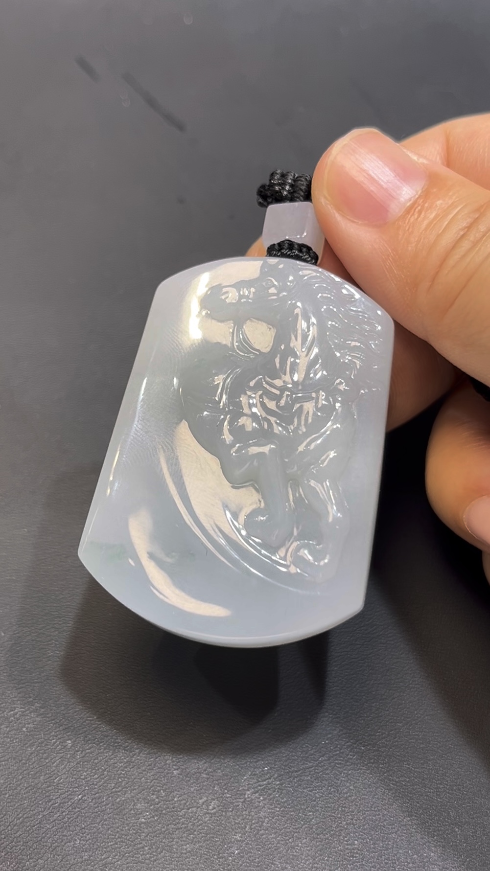 翡翠馬吊墜 編號#661|奔跑姿態 厚裝雕刻|幼潔玉質 動感設計 收藏首選 3 翡翠馬吊墜 編號#661|奔跑姿態 厚裝雕刻|幼潔玉質 動感設計 收藏首選 - Image 3