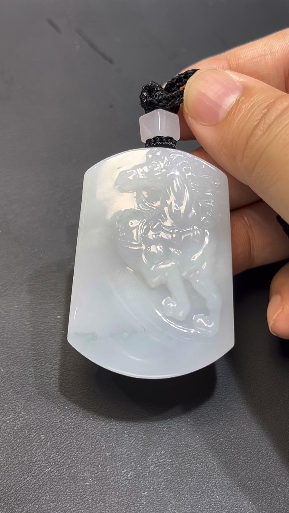 翡翠馬吊墜 編號#661|奔跑姿態 厚裝雕刻|幼潔玉質 動感設計 收藏首選 6 翡翠馬吊墜 編號#661|奔跑姿態 厚裝雕刻|幼潔玉質 動感設計 收藏首選 - Image 6