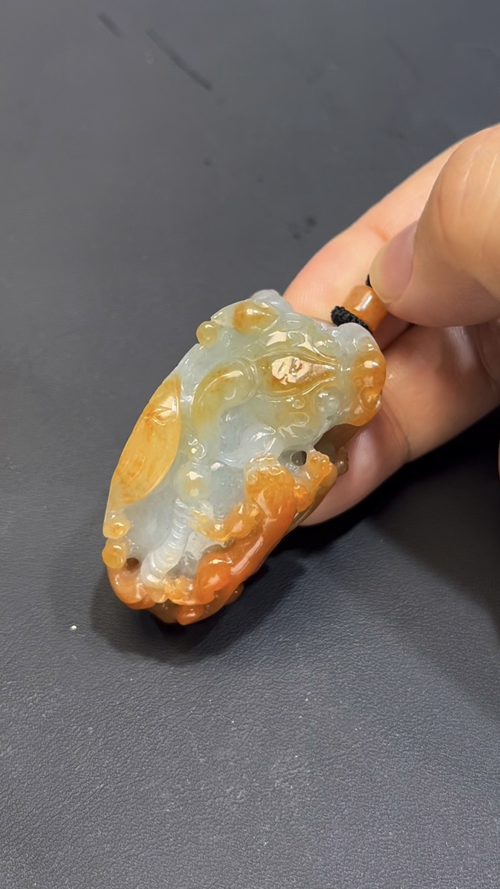 翡翠子母貔貅吊墜 編號#663|紅翡皮殼特色|厚裝雕刻 招財守護 收藏首選 2 翡翠子母貔貅吊墜 編號#663|紅翡皮殼特色|厚裝雕刻 招財守護 收藏首選 - Image 2