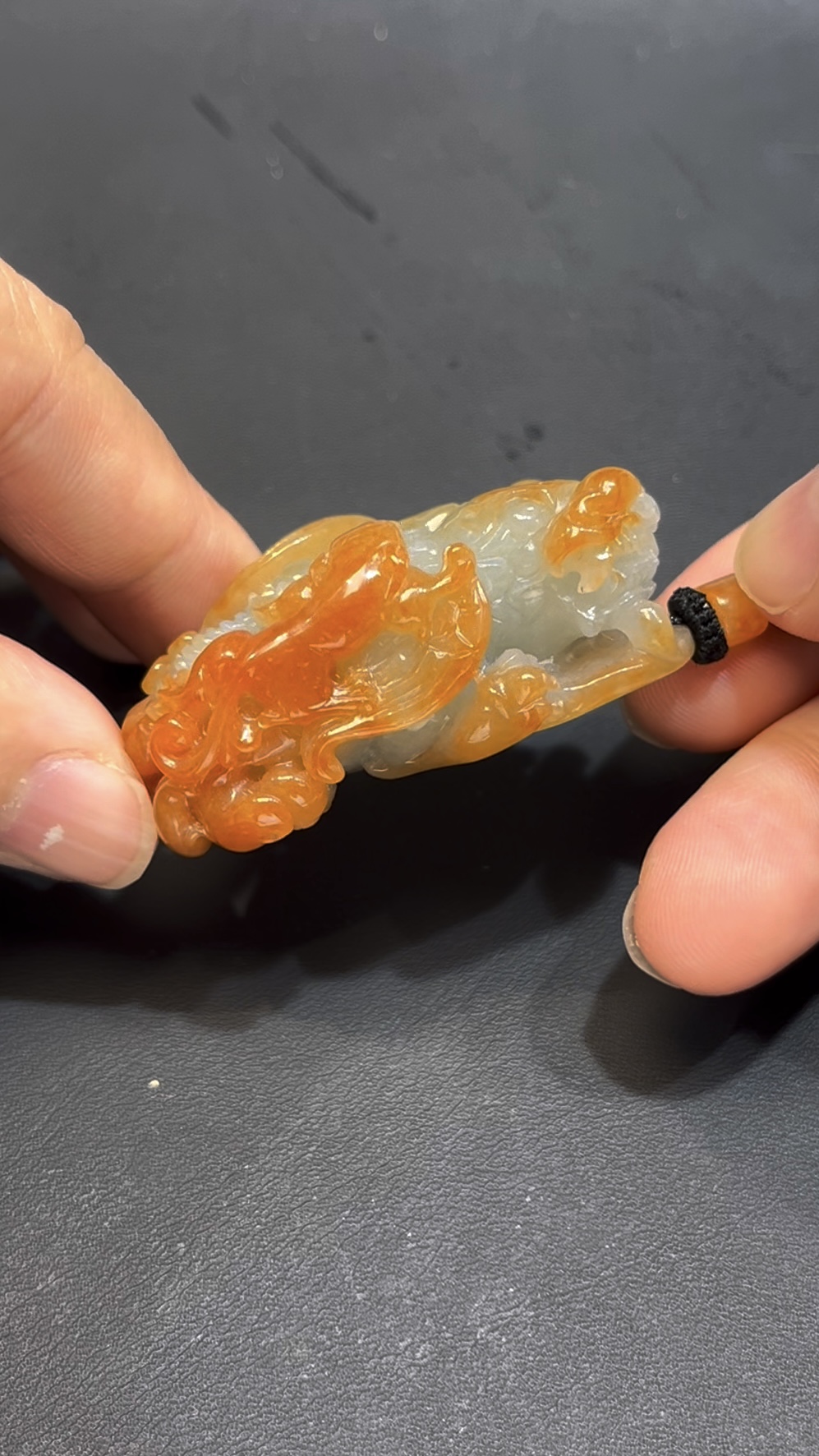 翡翠子母貔貅吊墜 編號#663|紅翡皮殼特色|厚裝雕刻 招財守護 收藏首選 3 翡翠子母貔貅吊墜 編號#663|紅翡皮殼特色|厚裝雕刻 招財守護 收藏首選 - Image 3