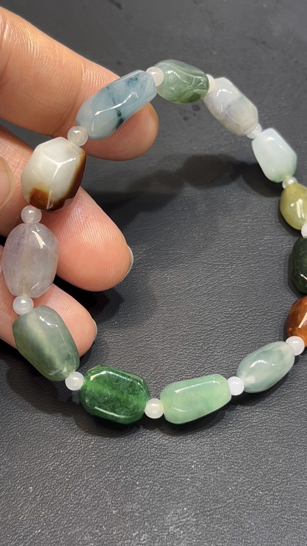 翡翠多寶手串 編號#666|不規則造型 多色碰撞|天然玉料 個性設計 收藏首選 6 翡翠多寶手串 編號#666|不規則造型 多色碰撞|天然玉料 個性設計 收藏首選 - Image 6