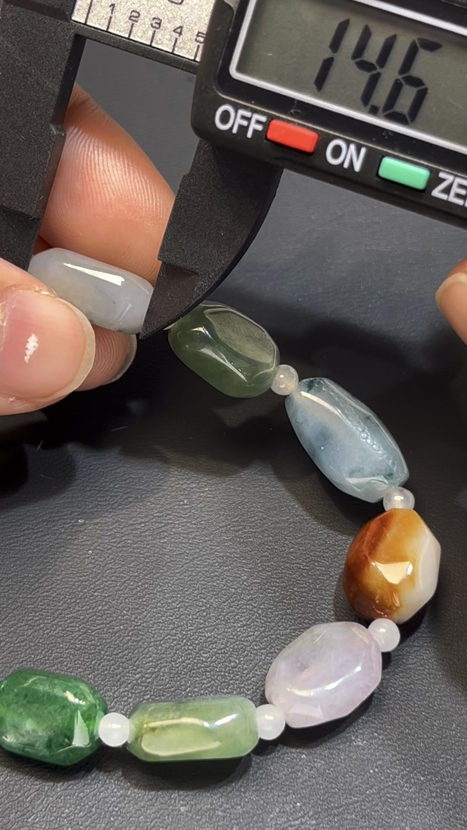 翡翠多寶手串 編號#666|不規則造型 多色碰撞|天然玉料 個性設計 收藏首選 11 翡翠多寶手串 編號#666|不規則造型 多色碰撞|天然玉料 個性設計 收藏首選 - Image 11