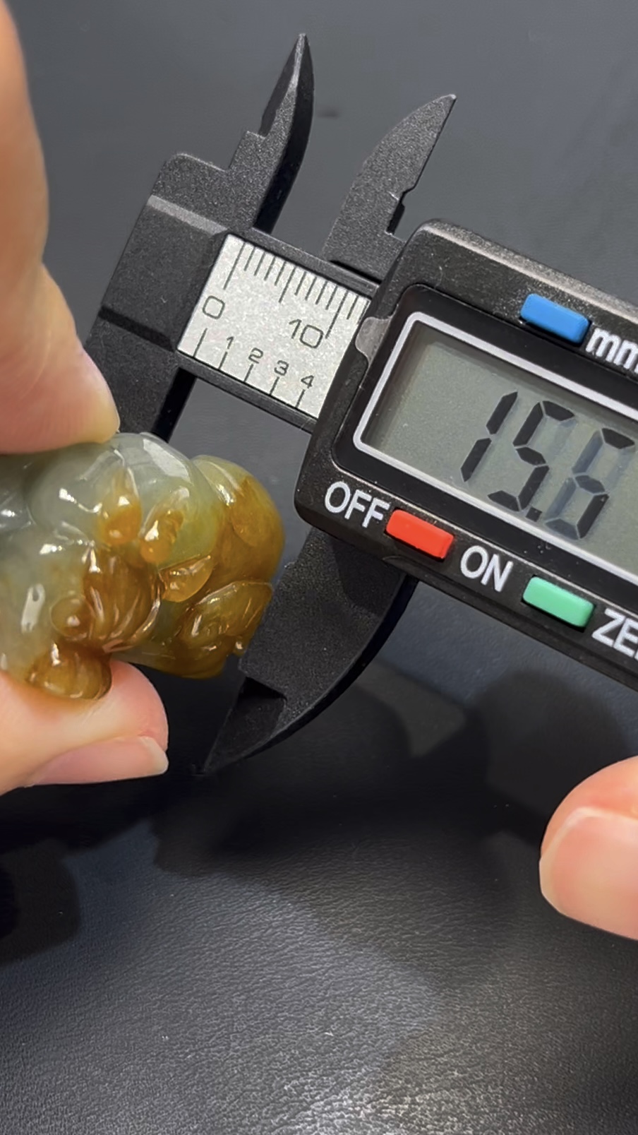 翡翠貔貅吊墜 編號#670|天然黃皮殼 招財首選|厚裝雕刻 收藏推薦 5 翡翠貔貅吊墜 編號#670|天然黃皮殼 招財首選|厚裝雕刻 收藏推薦 - Image 5