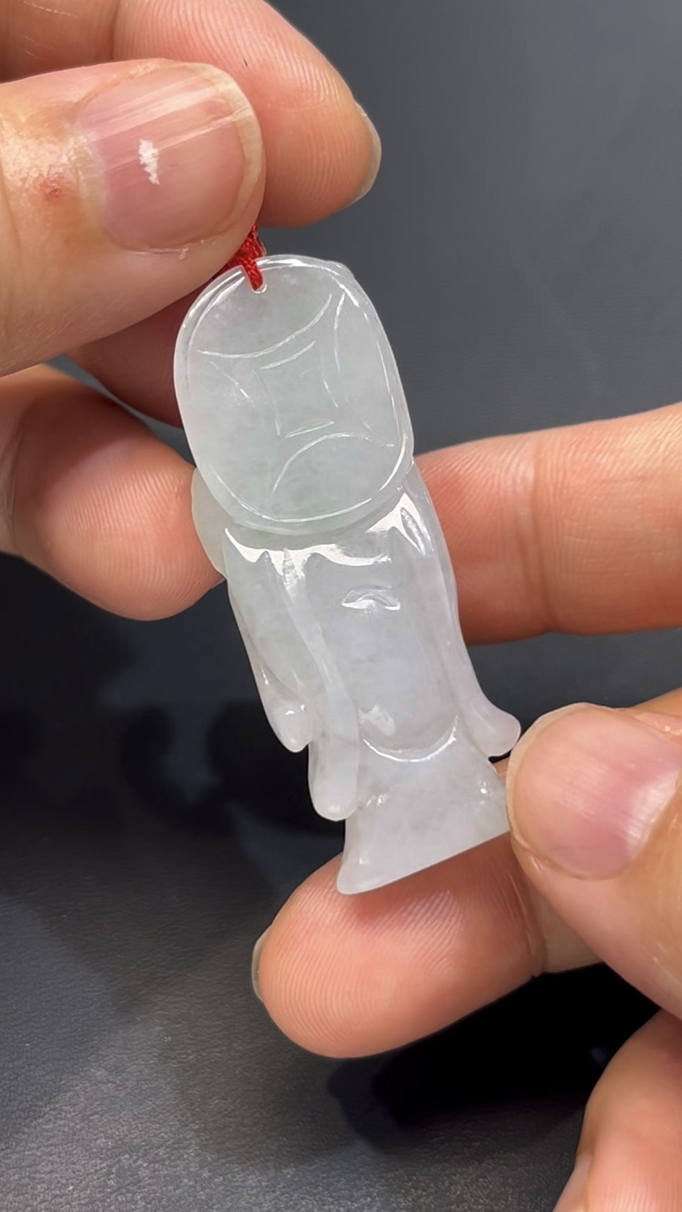 翡翠站佛吊墜 編號#672|立體雕刻 可站立設計|天然玉料 收藏首選 2 翡翠站佛吊墜 編號#672|立體雕刻 可站立設計|天然玉料 收藏首選 - Image 2