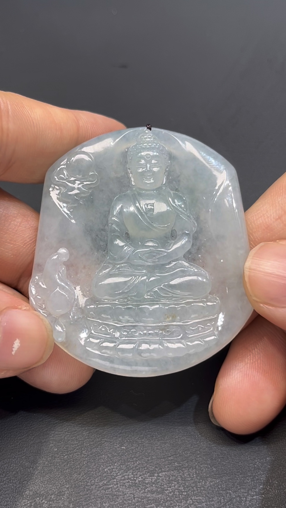 翡翠佛祖吊墜 編號#674|種水極佳 坐蓮花座|厚裝雕刻 收藏首選 1 翡翠佛祖吊墜 編號#674|種水極佳 坐蓮花座|厚裝雕刻 收藏首選