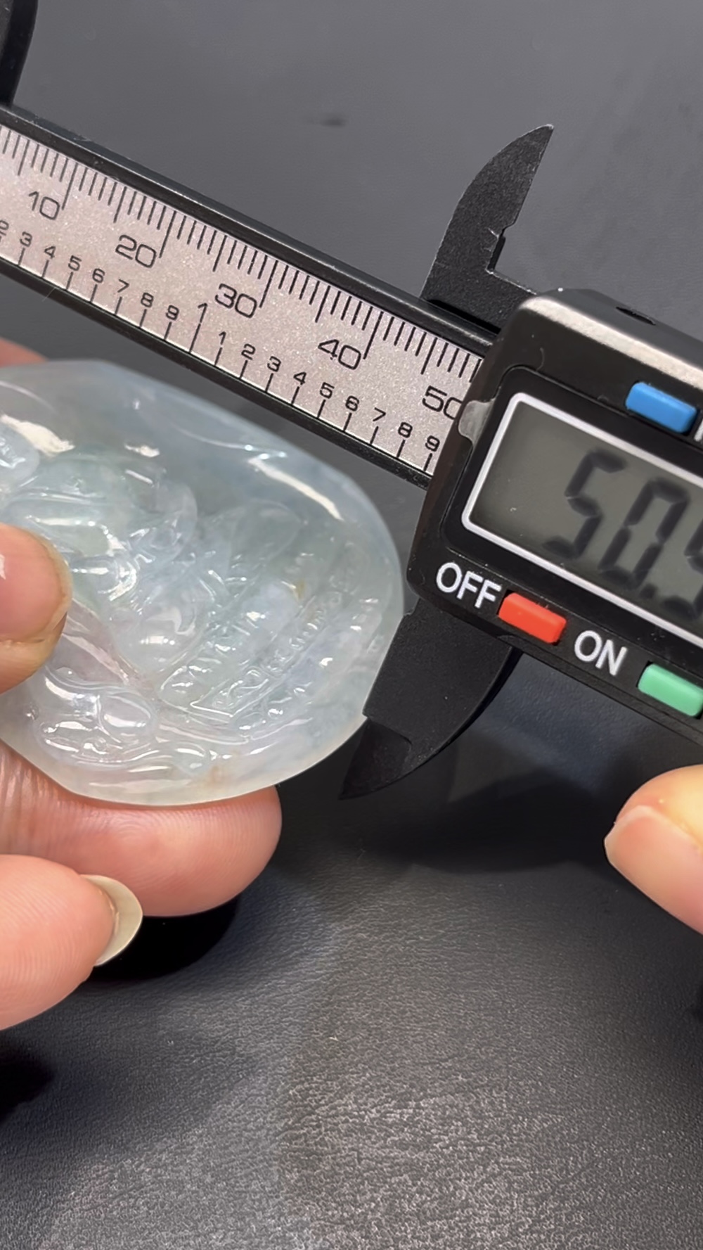 翡翠佛祖吊墜 編號#674|種水極佳 坐蓮花座|厚裝雕刻 收藏首選 7 翡翠佛祖吊墜 編號#674|種水極佳 坐蓮花座|厚裝雕刻 收藏首選 - Image 7