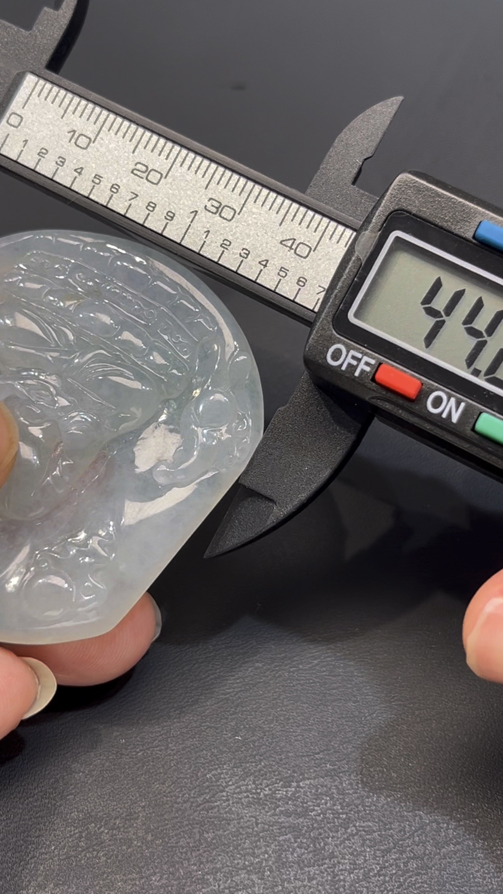 翡翠佛祖吊墜 編號#674|種水極佳 坐蓮花座|厚裝雕刻 收藏首選 8 翡翠佛祖吊墜 編號#674|種水極佳 坐蓮花座|厚裝雕刻 收藏首選 - Image 8