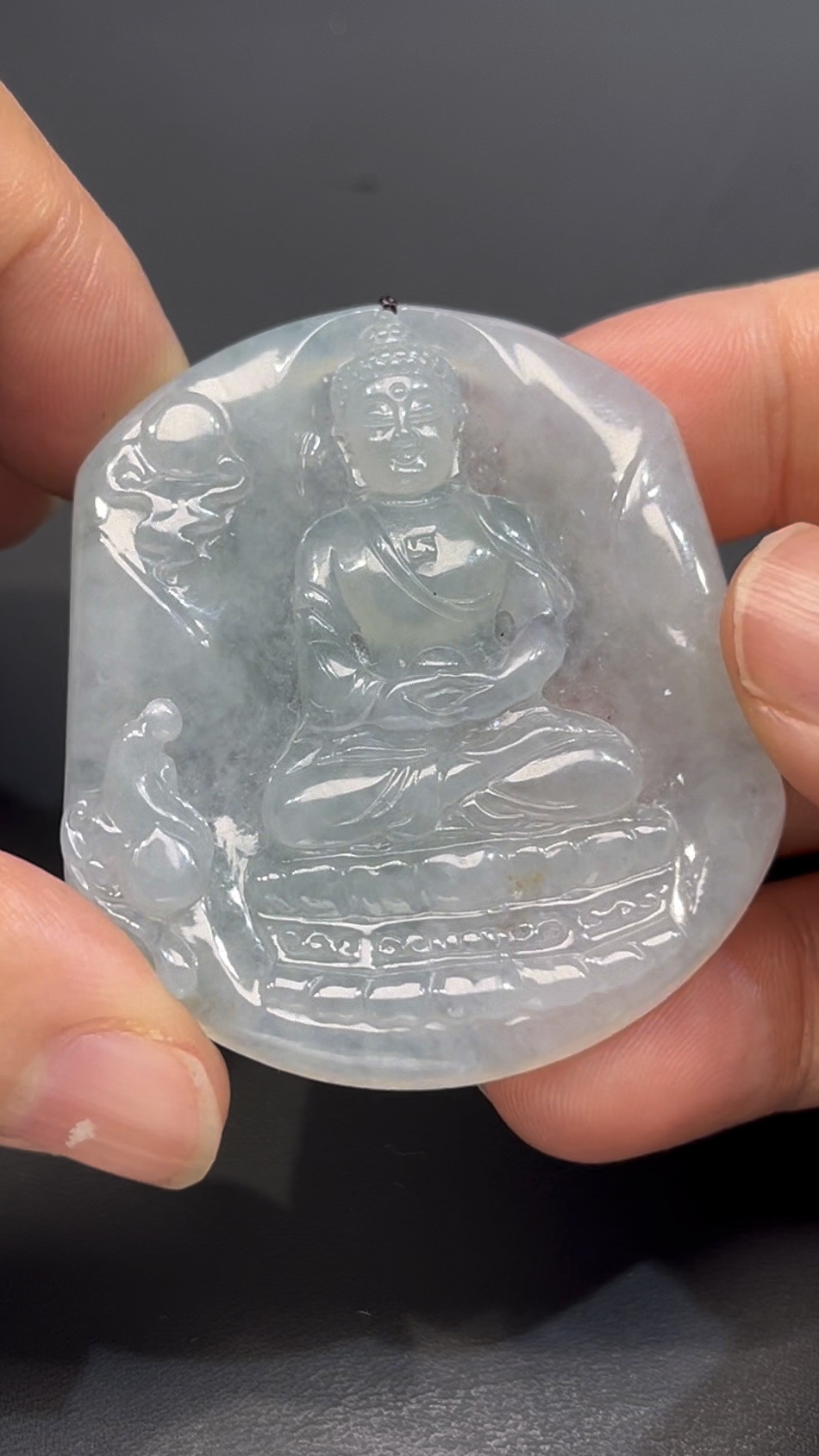 翡翠佛祖吊墜 編號#674|種水極佳 坐蓮花座|厚裝雕刻 收藏首選 5 翡翠佛祖吊墜 編號#674|種水極佳 坐蓮花座|厚裝雕刻 收藏首選 - Image 5