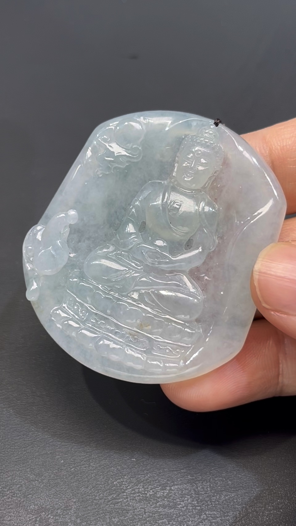 翡翠佛祖吊墜 編號#674|種水極佳 坐蓮花座|厚裝雕刻 收藏首選 4 翡翠佛祖吊墜 編號#674|種水極佳 坐蓮花座|厚裝雕刻 收藏首選 - Image 4