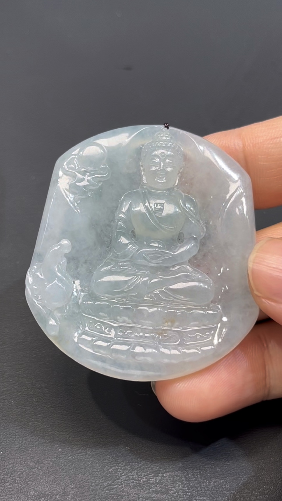 翡翠佛祖吊墜 編號#674|種水極佳 坐蓮花座|厚裝雕刻 收藏首選 2 翡翠佛祖吊墜 編號#674|種水極佳 坐蓮花座|厚裝雕刻 收藏首選 - Image 2