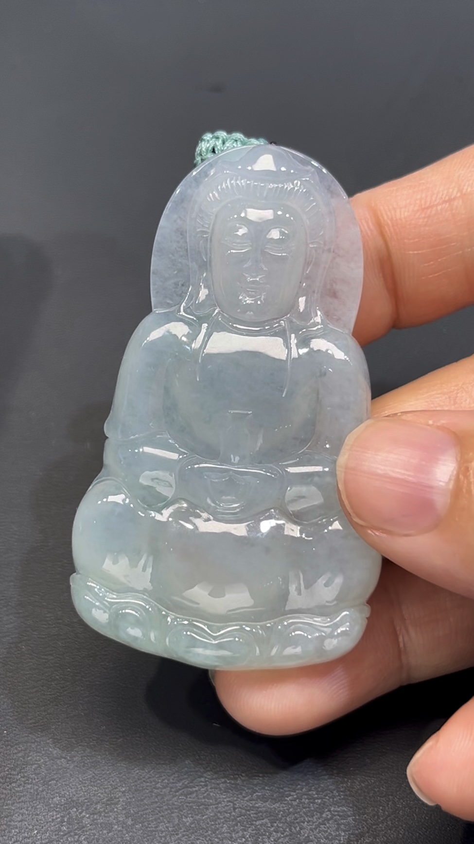 翡翠正裝觀音吊墜 編號#674|種水極佳 坐蓮花座|厚裝雕刻 收藏首選 2 翡翠正裝觀音吊墜 編號#674|種水極佳 坐蓮花座|厚裝雕刻 收藏首選 - Image 2