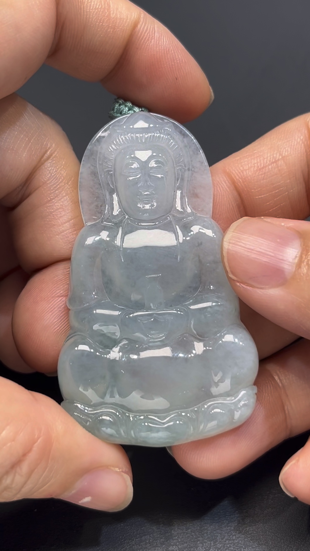 翡翠正裝觀音吊墜 編號#674|種水極佳 坐蓮花座|厚裝雕刻 收藏首選 5 翡翠正裝觀音吊墜 編號#674|種水極佳 坐蓮花座|厚裝雕刻 收藏首選 - Image 5