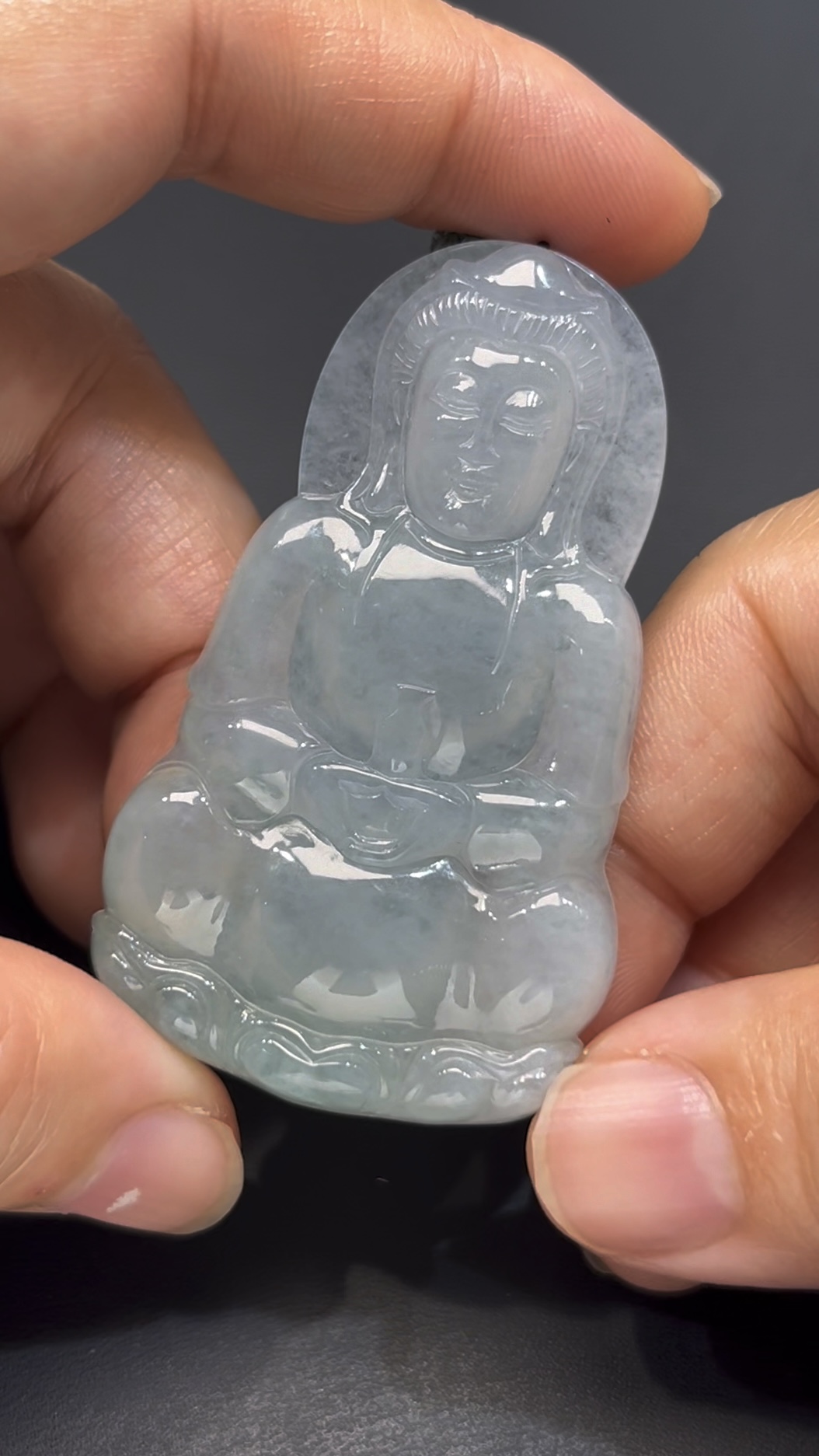 翡翠正裝觀音吊墜 編號#674|種水極佳 坐蓮花座|厚裝雕刻 收藏首選 6 翡翠正裝觀音吊墜 編號#674|種水極佳 坐蓮花座|厚裝雕刻 收藏首選 - Image 6