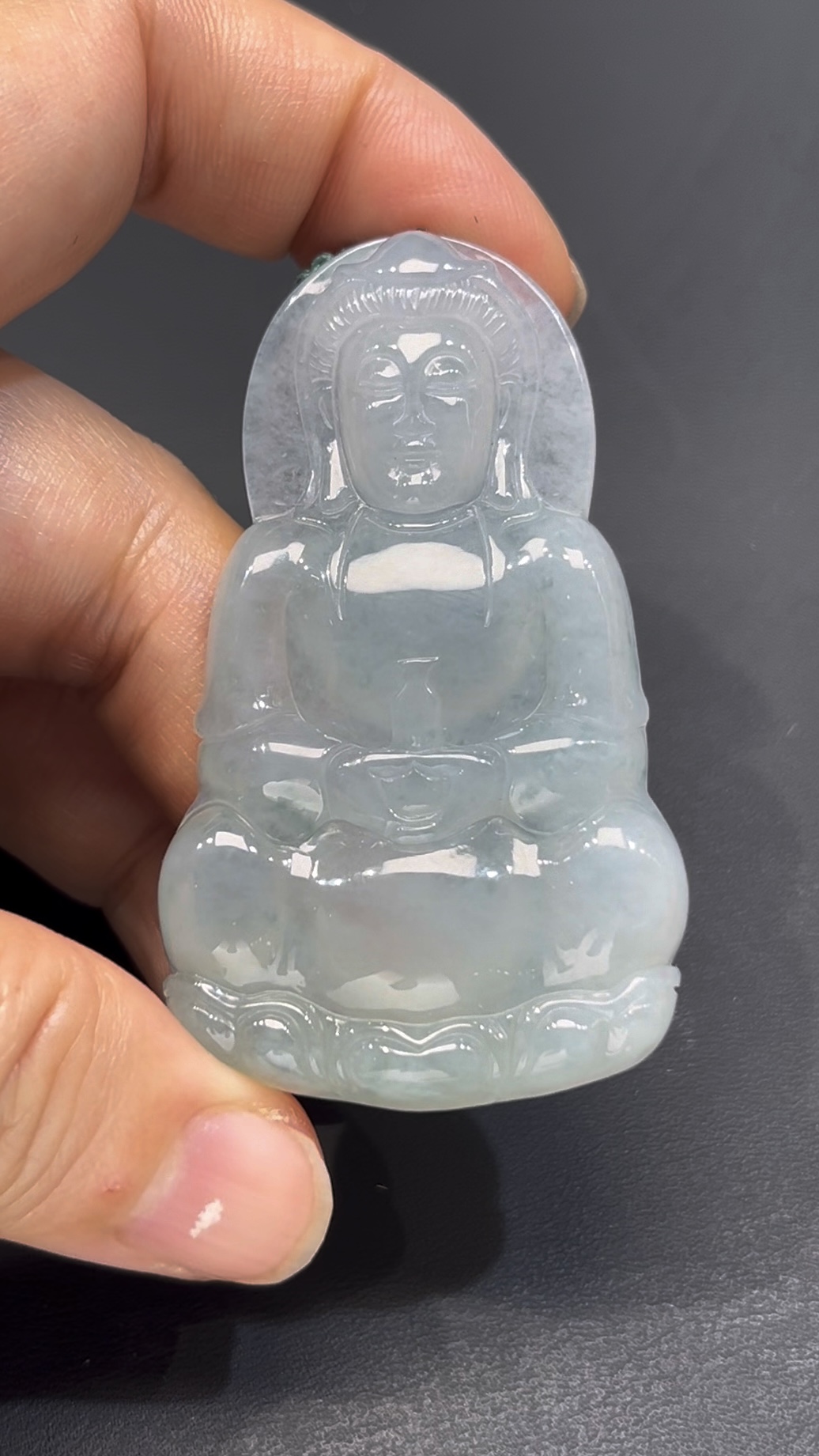 翡翠正裝觀音吊墜 編號#674|種水極佳 坐蓮花座|厚裝雕刻 收藏首選 1 翡翠正裝觀音吊墜 編號#674|種水極佳 坐蓮花座|厚裝雕刻 收藏首選