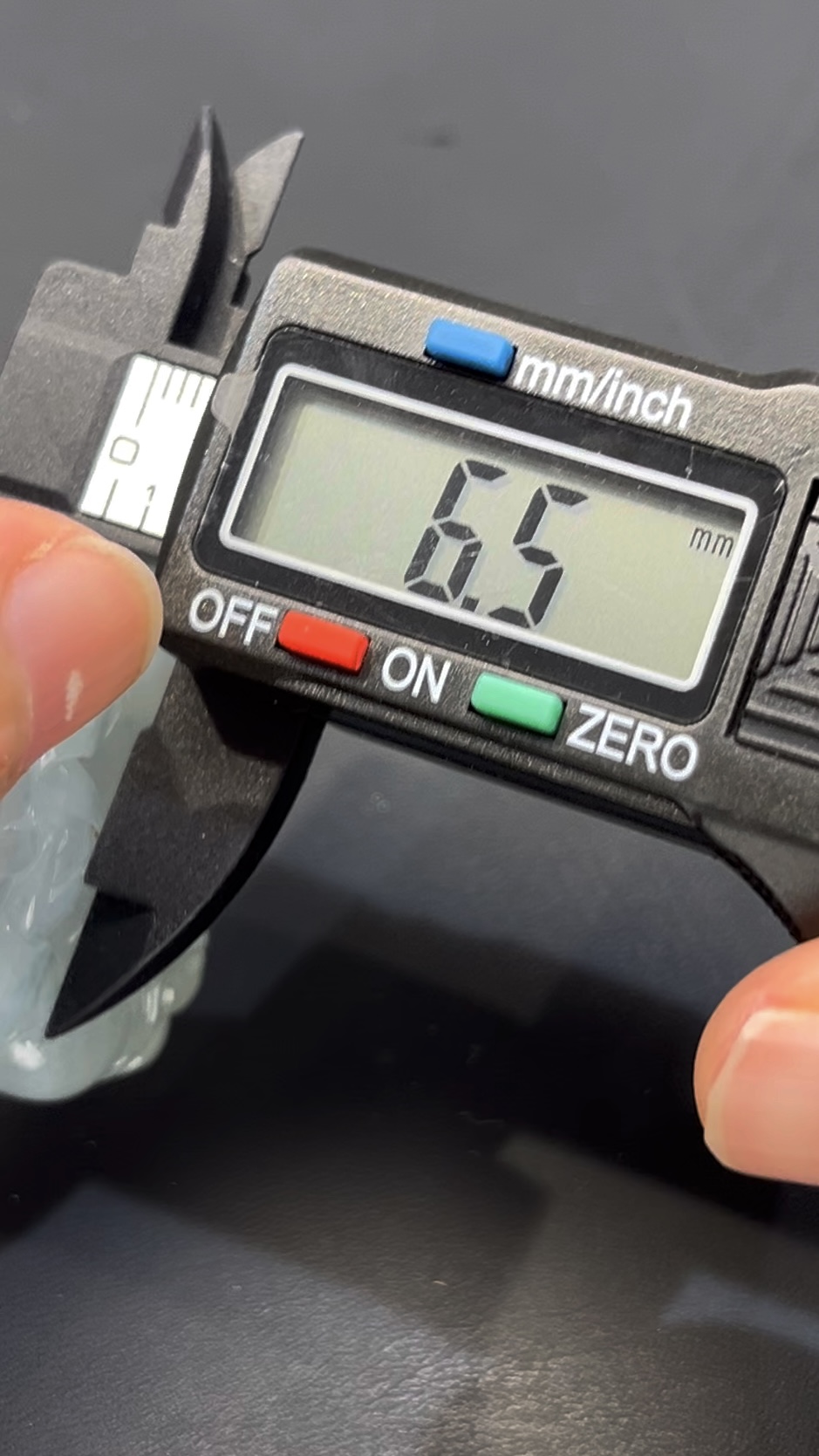 翡翠正裝觀音吊墜 編號#674|種水極佳 坐蓮花座|厚裝雕刻 收藏首選 9 翡翠正裝觀音吊墜 編號#674|種水極佳 坐蓮花座|厚裝雕刻 收藏首選 - Image 9