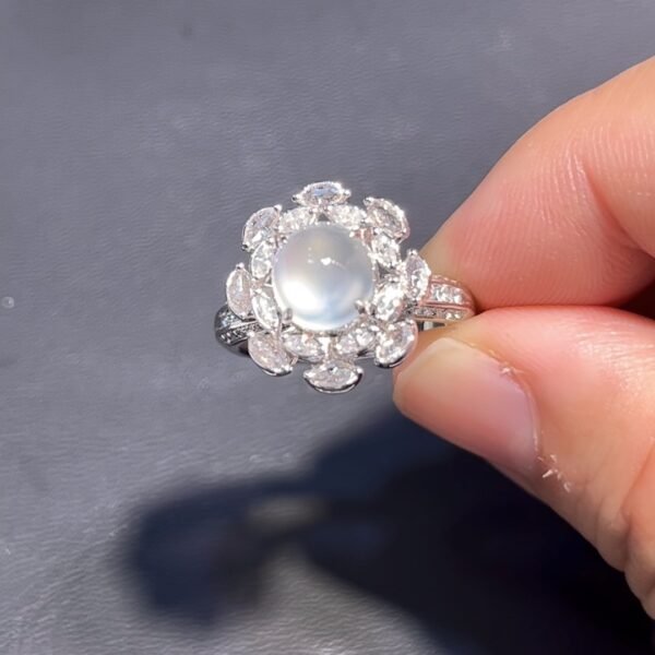 翡翠蛋面戒指 編號#678｜冰潤質地 鑽石花形鑲嵌｜冬日花朵 高級珠寶推薦