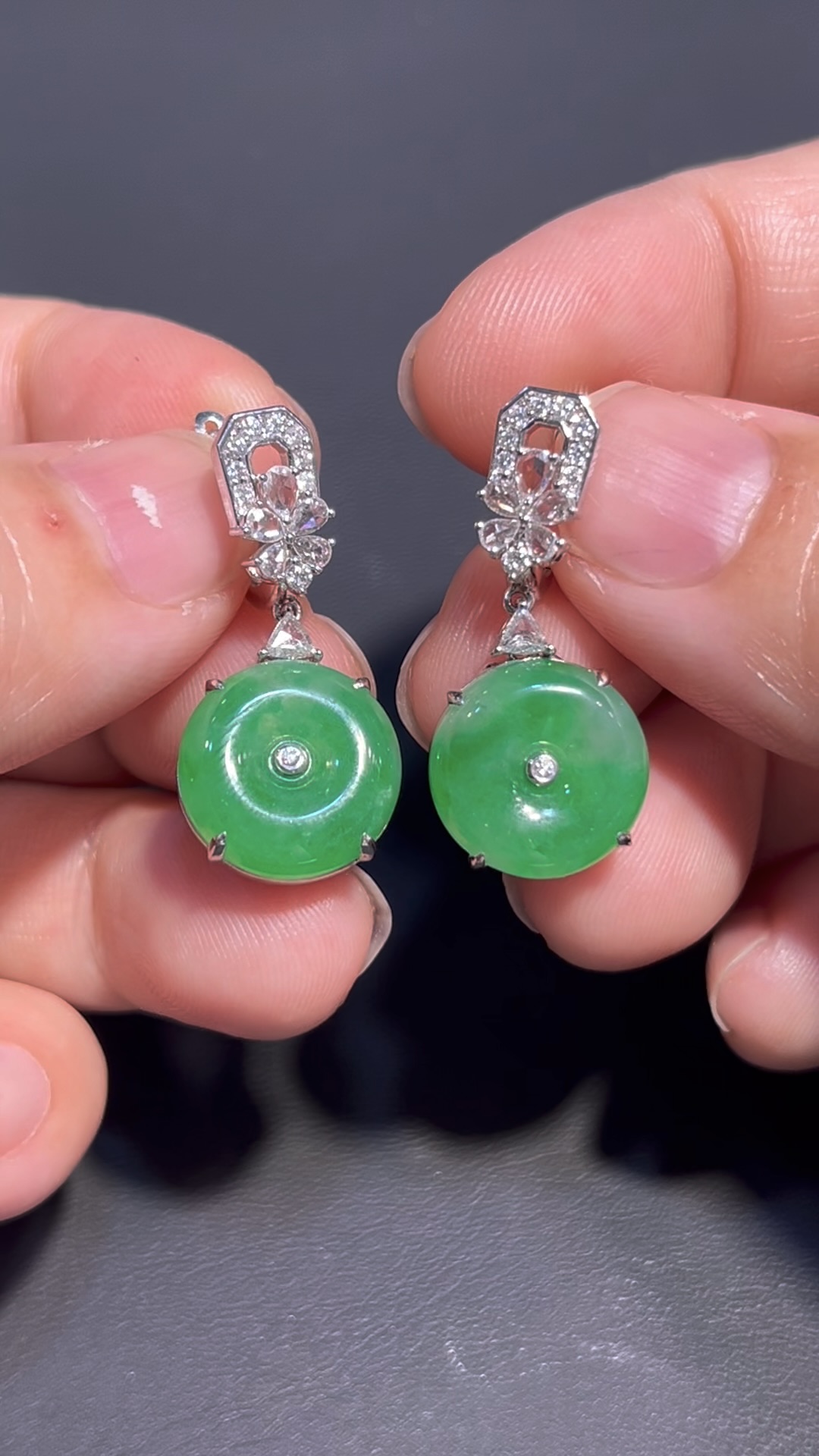 翡翠平安扣耳環|鑽石點綴|動態搖曳|優雅時尚 收藏首選 編號#679 3 翡翠平安扣耳環|鑽石點綴|動態搖曳|優雅時尚 收藏首選 編號#679 - Image 3