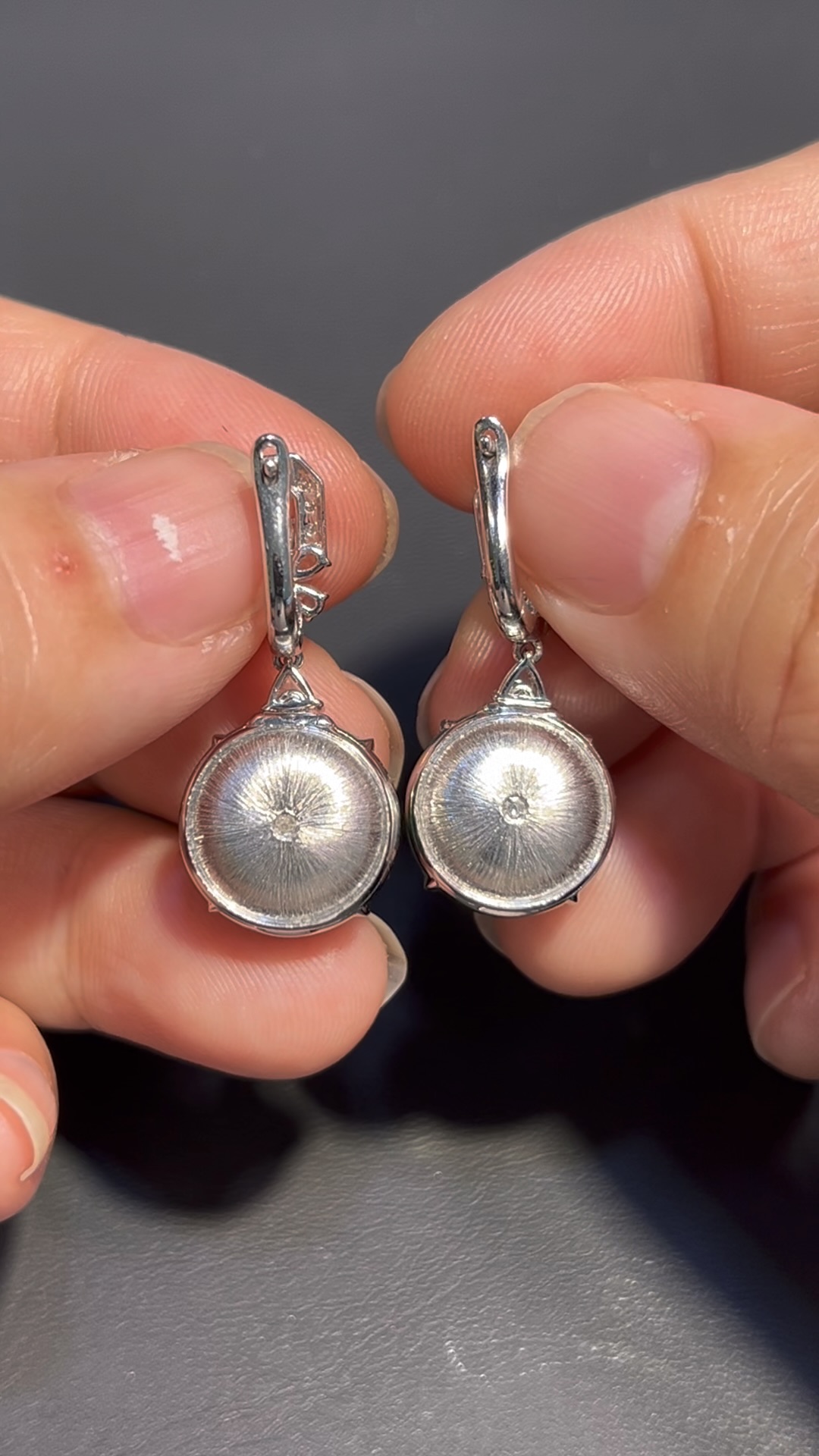 翡翠平安扣耳環|鑽石點綴|動態搖曳|優雅時尚 收藏首選 編號#679 6 翡翠平安扣耳環|鑽石點綴|動態搖曳|優雅時尚 收藏首選 編號#679 - Image 6