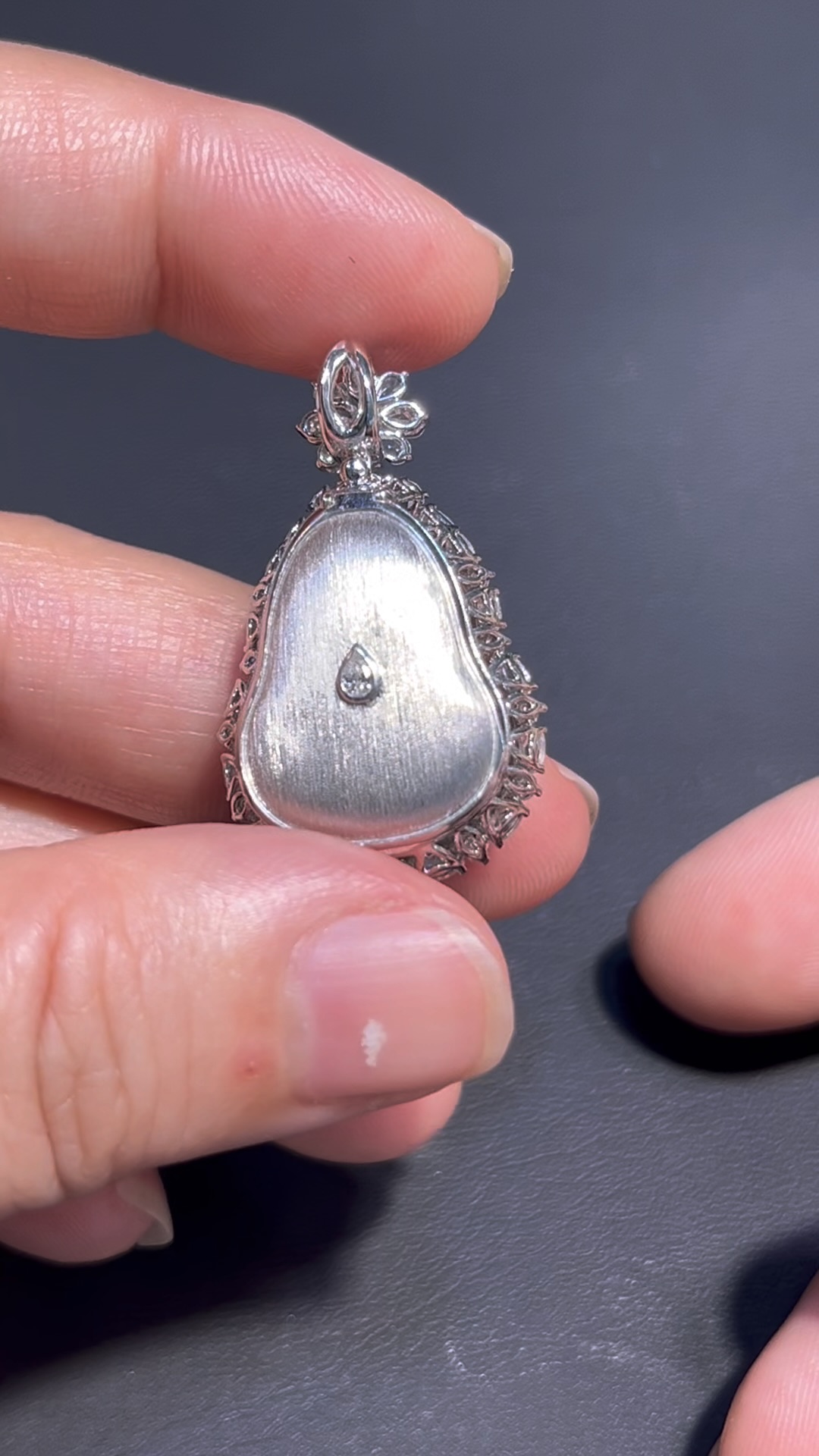 天然翡翠葫蘆吊墜 編號#680|豪華鑲嵌設計|福祿寓意|限量高端精品 4 天然翡翠葫蘆吊墜 編號#680|豪華鑲嵌設計|福祿寓意|限量高端精品 - Image 4