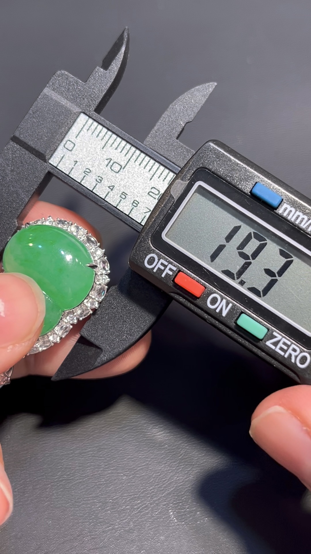 天然翡翠葫蘆吊墜 編號#680|豪華鑲嵌設計|福祿寓意|限量高端精品 7 天然翡翠葫蘆吊墜 編號#680|豪華鑲嵌設計|福祿寓意|限量高端精品 - Image 7