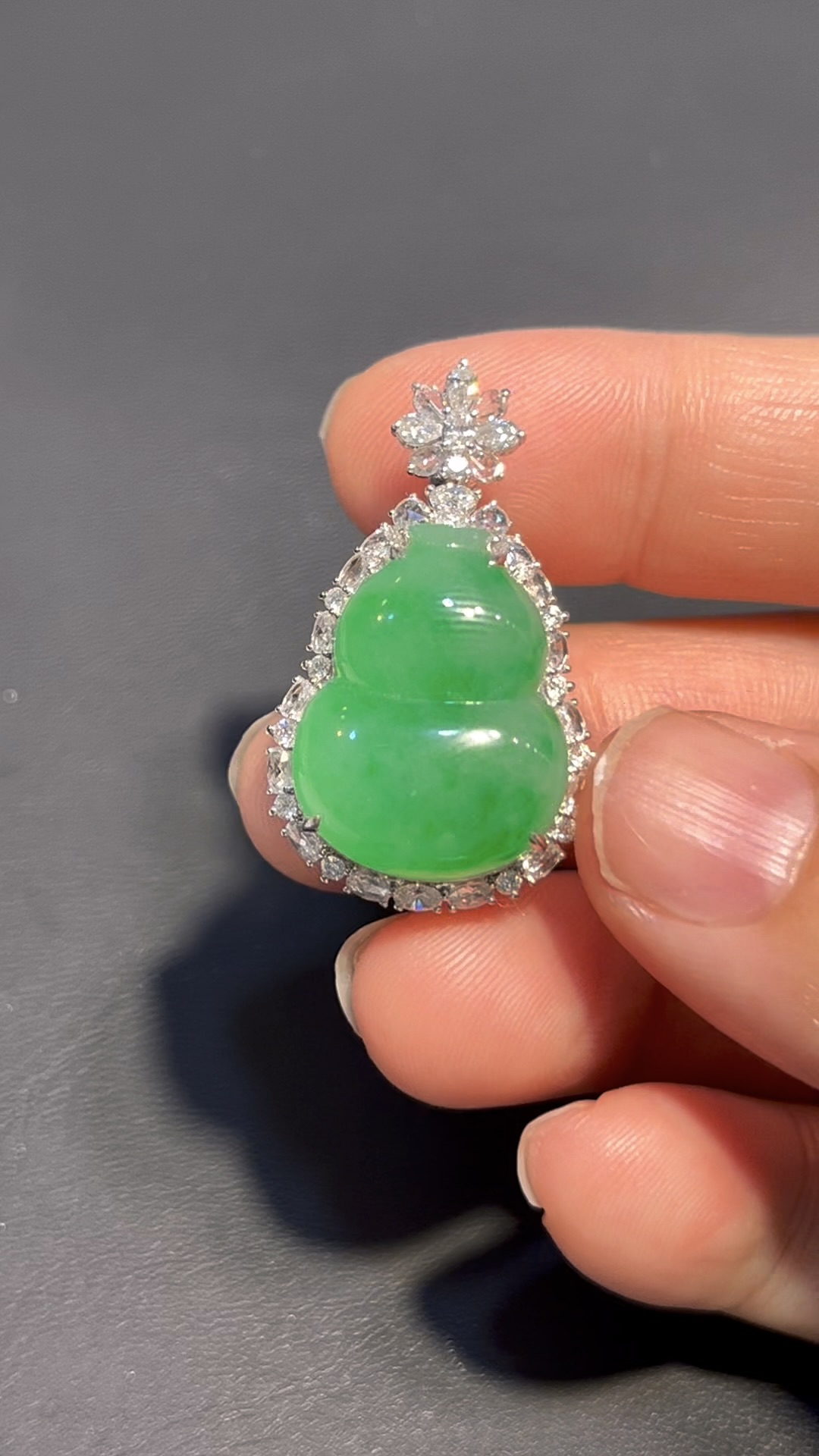 天然翡翠葫蘆吊墜 編號#680|豪華鑲嵌設計|福祿寓意|限量高端精品 1 天然翡翠葫蘆吊墜 編號#680|豪華鑲嵌設計|福祿寓意|限量高端精品