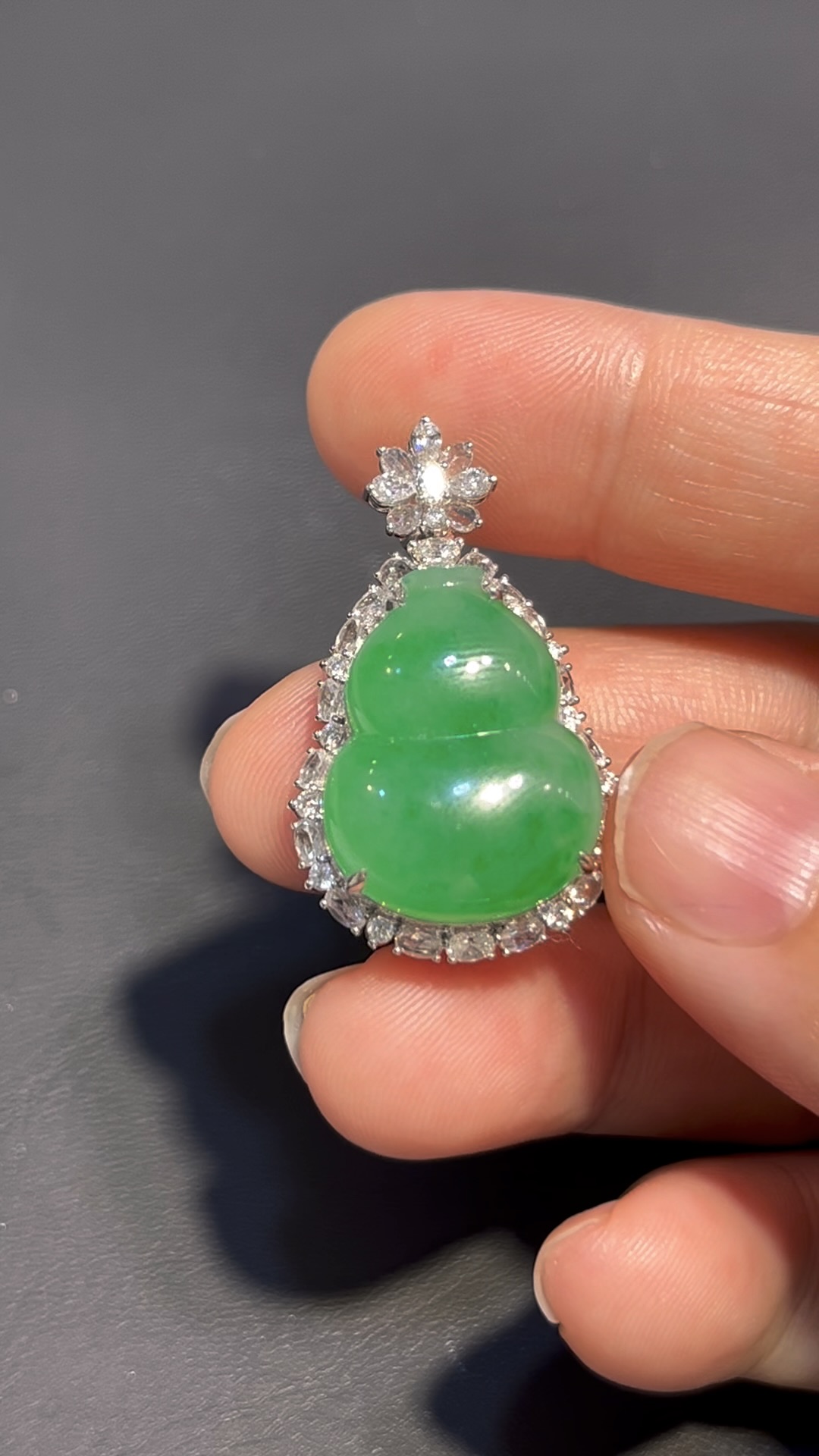 天然翡翠葫蘆吊墜 編號#680|豪華鑲嵌設計|福祿寓意|限量高端精品 11 天然翡翠葫蘆吊墜 編號#680|豪華鑲嵌設計|福祿寓意|限量高端精品 - Image 11