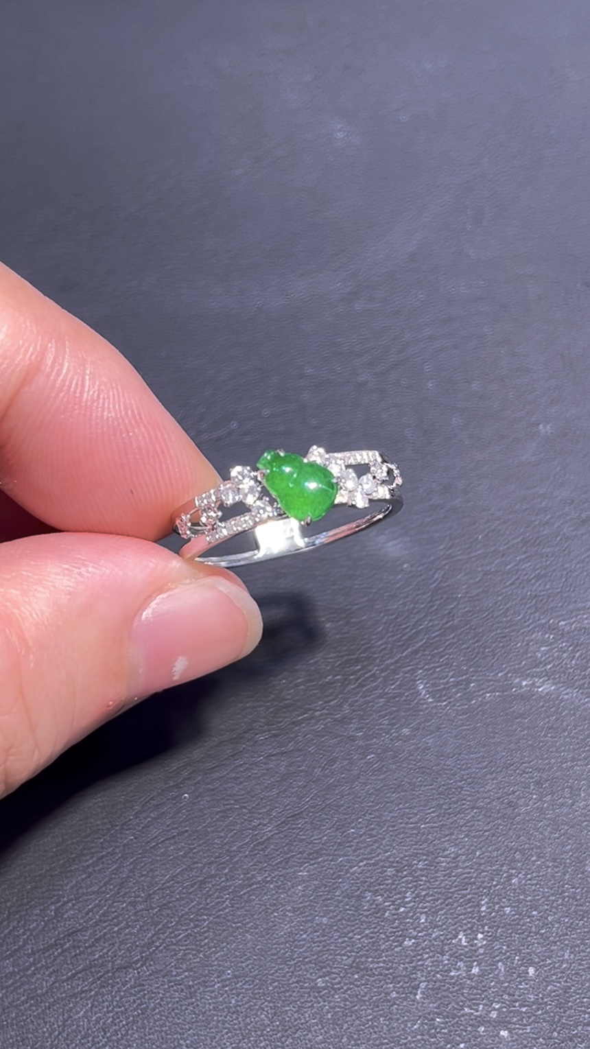 翡翠葫蘆戒指 編號#685|色澤鮮綠 小巧精美|福祿寓意 限量精品推薦 3 翡翠葫蘆戒指 編號#685|色澤鮮綠 小巧精美|福祿寓意 限量精品推薦 - Image 3