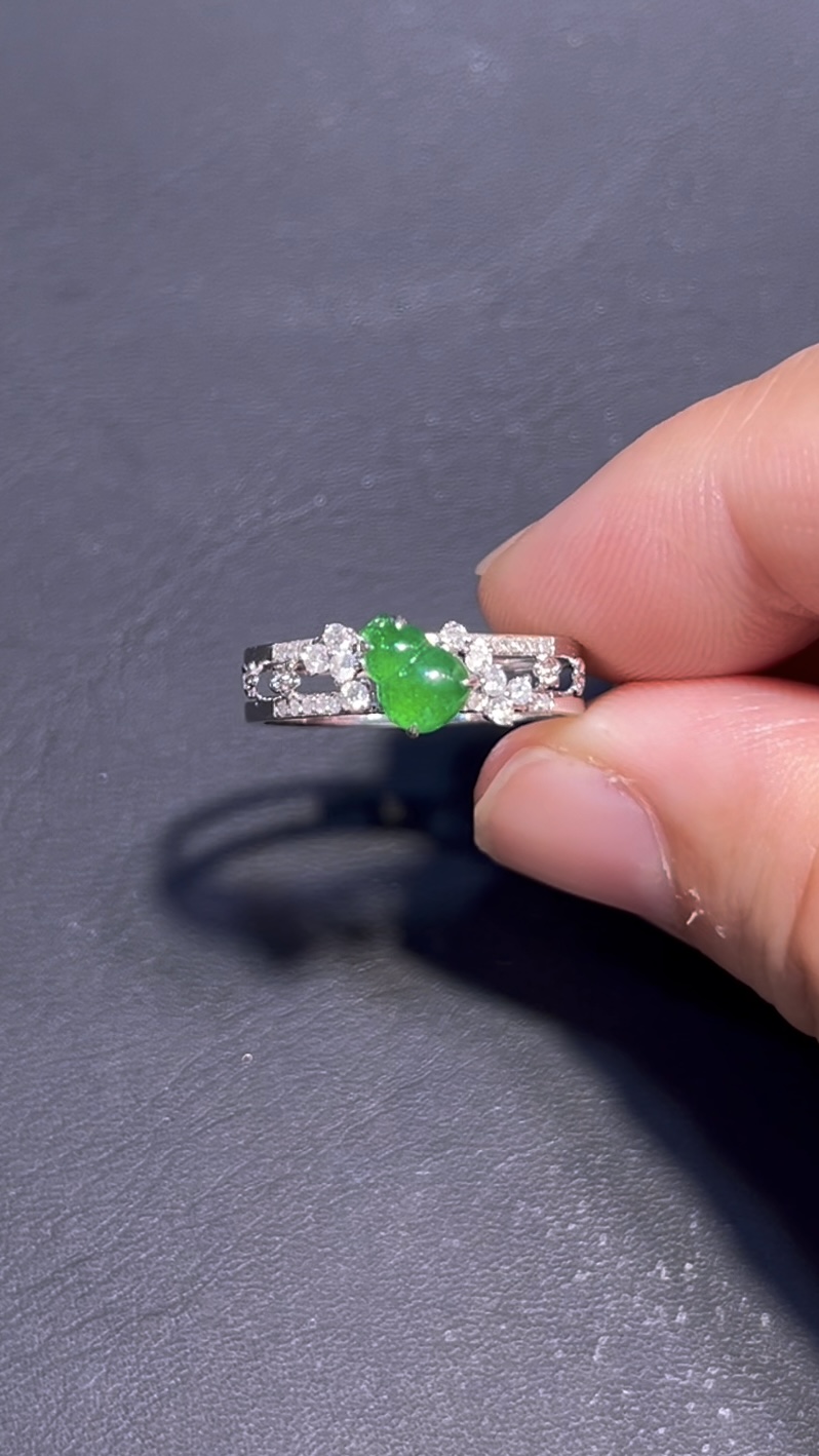 翡翠葫蘆戒指 編號#685|色澤鮮綠 小巧精美|福祿寓意 限量精品推薦 1 翡翠葫蘆戒指 編號#685|色澤鮮綠 小巧精美|福祿寓意 限量精品推薦