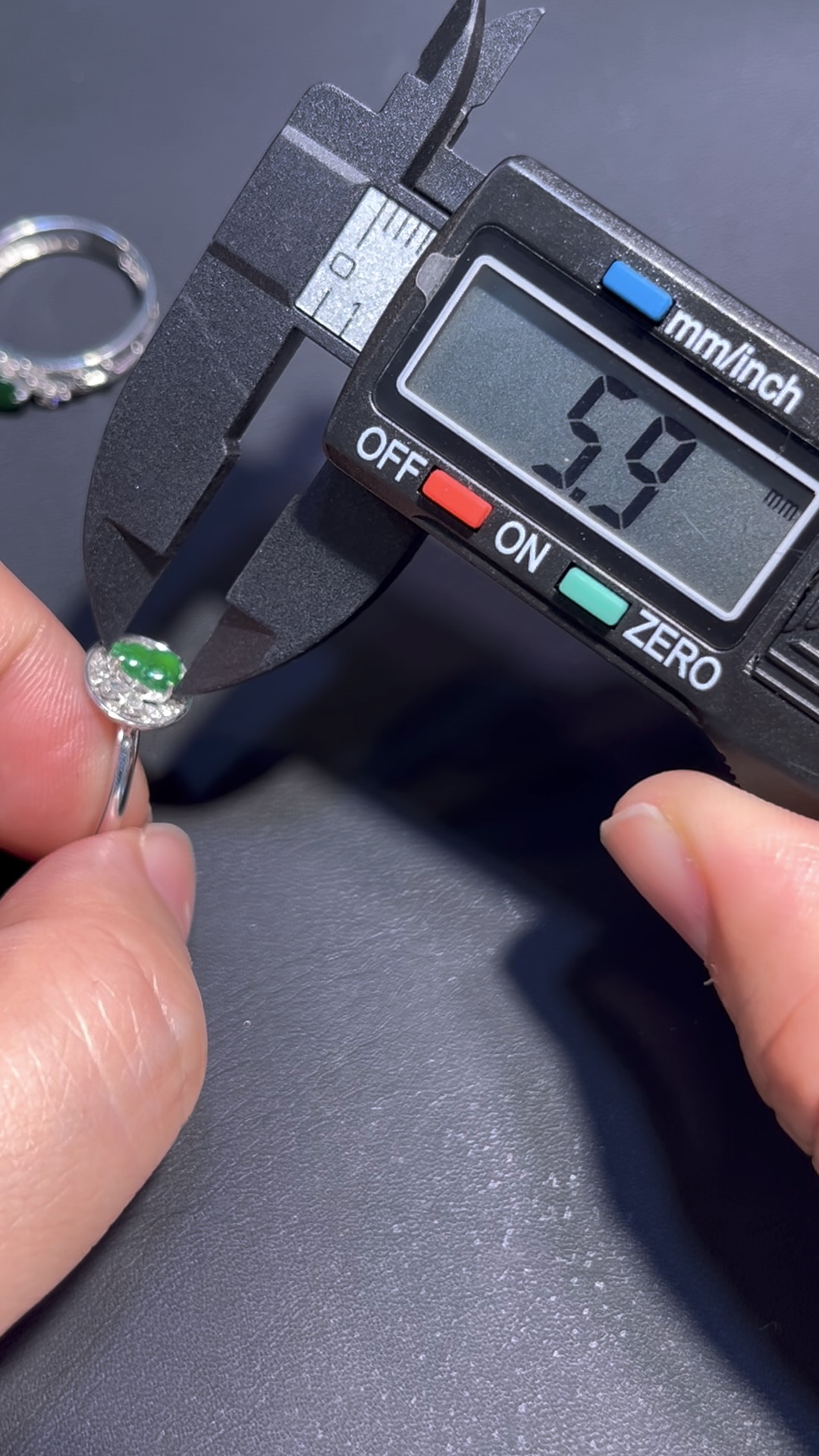 翡翠葫蘆戒指 編號#686|18K金鑲嵌|碗形設計 福祿寓意 收藏推薦 2 翡翠葫蘆戒指 編號#686|18K金鑲嵌|碗形設計 福祿寓意 收藏推薦 - Image 2