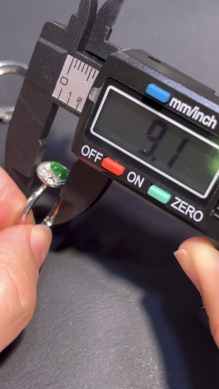 翡翠葫蘆戒指 編號#686|18K金鑲嵌|碗形設計 福祿寓意 收藏推薦 5 翡翠葫蘆戒指 編號#686|18K金鑲嵌|碗形設計 福祿寓意 收藏推薦 - Image 5