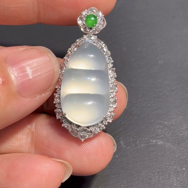 翡翠福豆吊墜 編號#689｜冰透無色 18K鑽石包鑲｜可拆底蓋 高端設計 收藏首選