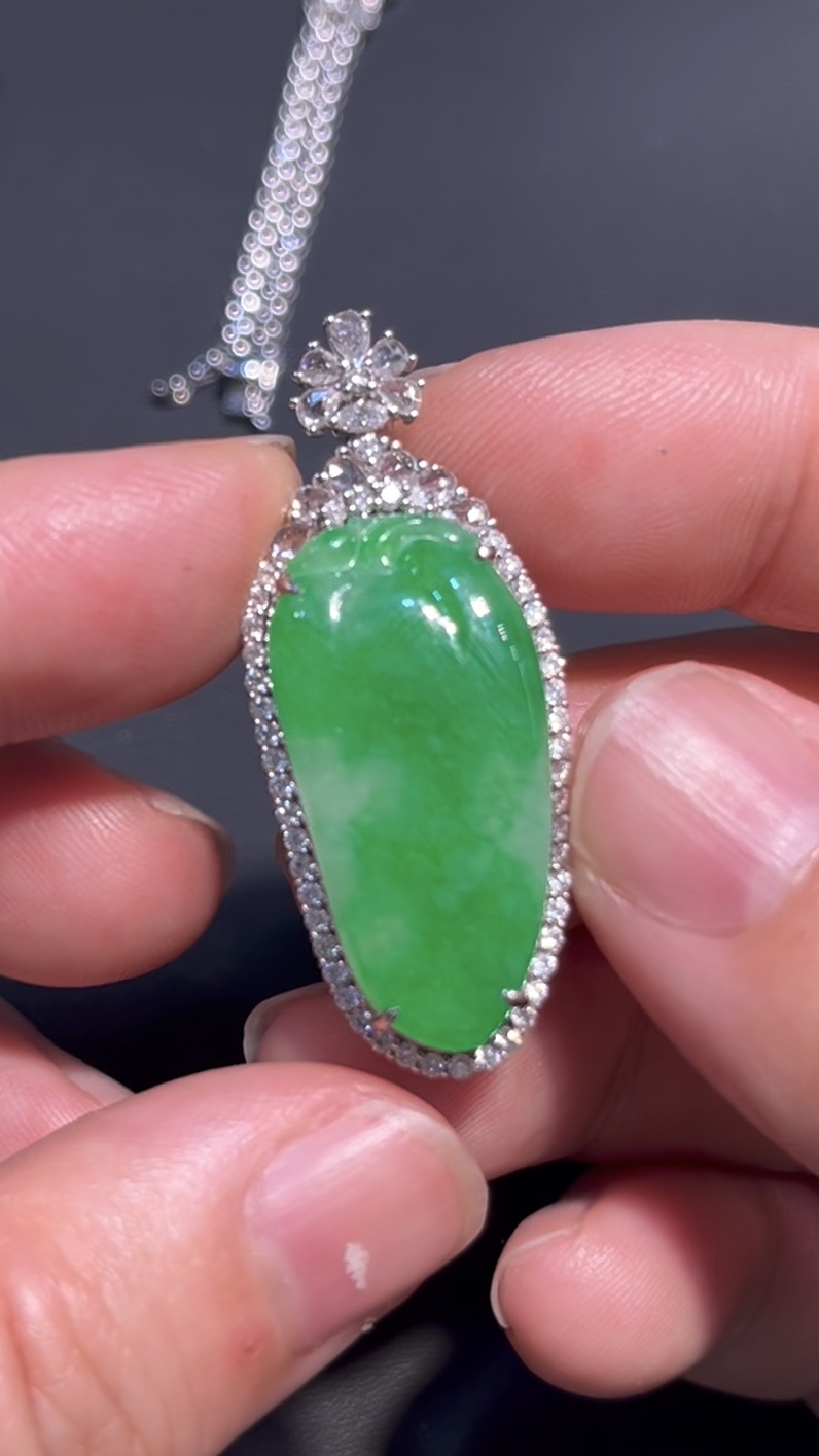 翡翠福瓜吊墜 編號#698|冰透陽綠 × 18K白金鑲嵌|高貴氣質 限量精品推薦 4 翡翠福瓜吊墜 編號#698|冰透陽綠 × 18K白金鑲嵌|高貴氣質 限量精品推薦 - Image 4