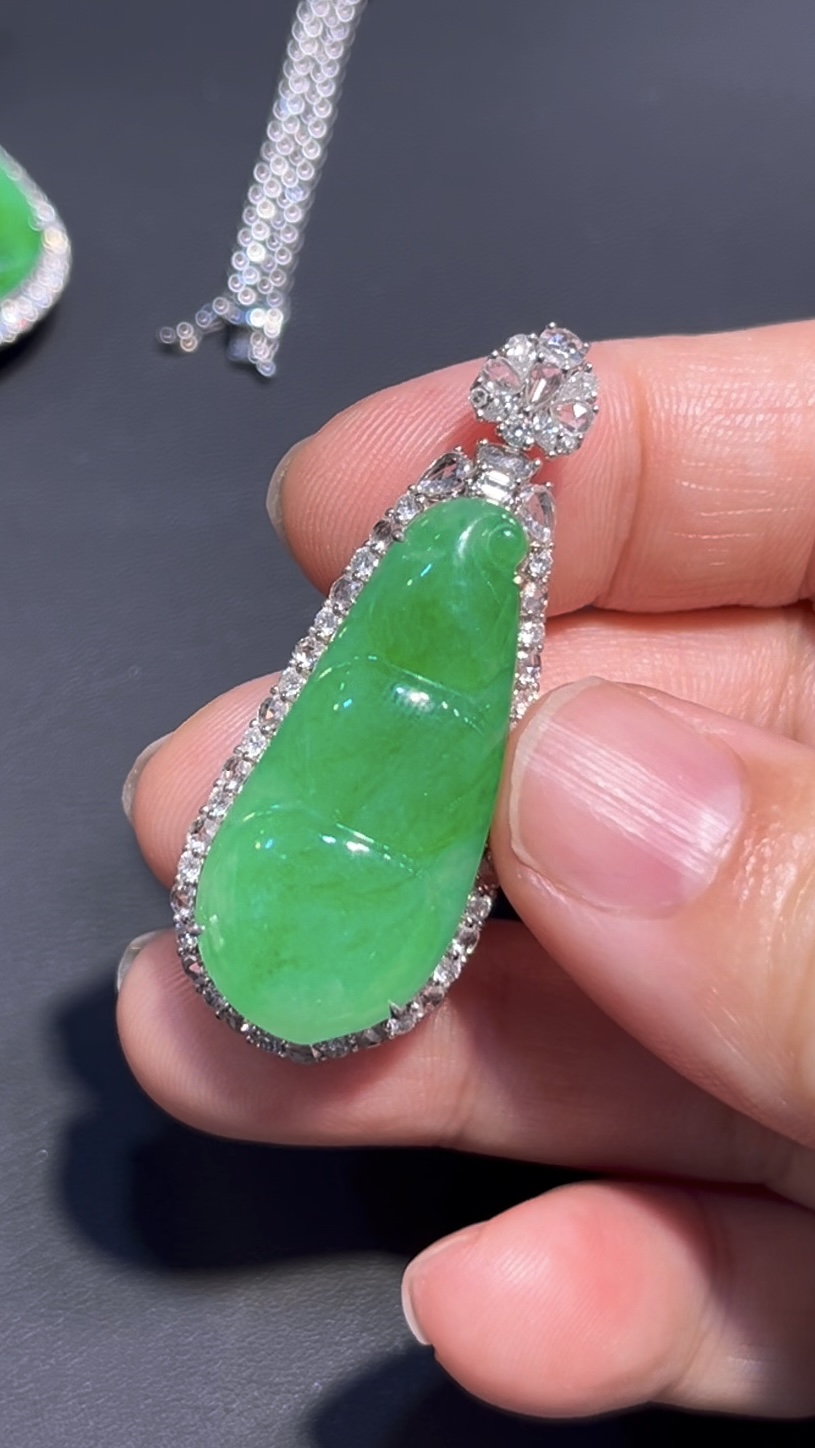 翡翠福豆吊墜 編號#700|冰透陽綠 × 18K白金鑲嵌|高貴氣質 限量精品推薦 4 翡翠福豆吊墜 編號#700|冰透陽綠 × 18K白金鑲嵌|高貴氣質 限量精品推薦 - Image 4