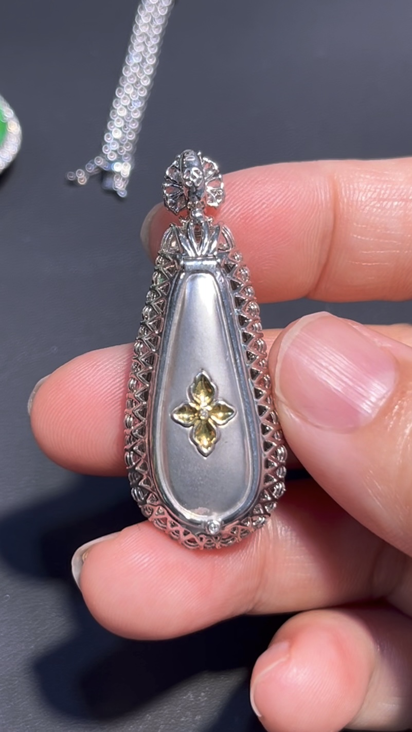 翡翠福豆吊墜 編號#700|冰透陽綠 × 18K白金鑲嵌|高貴氣質 限量精品推薦 6 翡翠福豆吊墜 編號#700|冰透陽綠 × 18K白金鑲嵌|高貴氣質 限量精品推薦 - Image 6