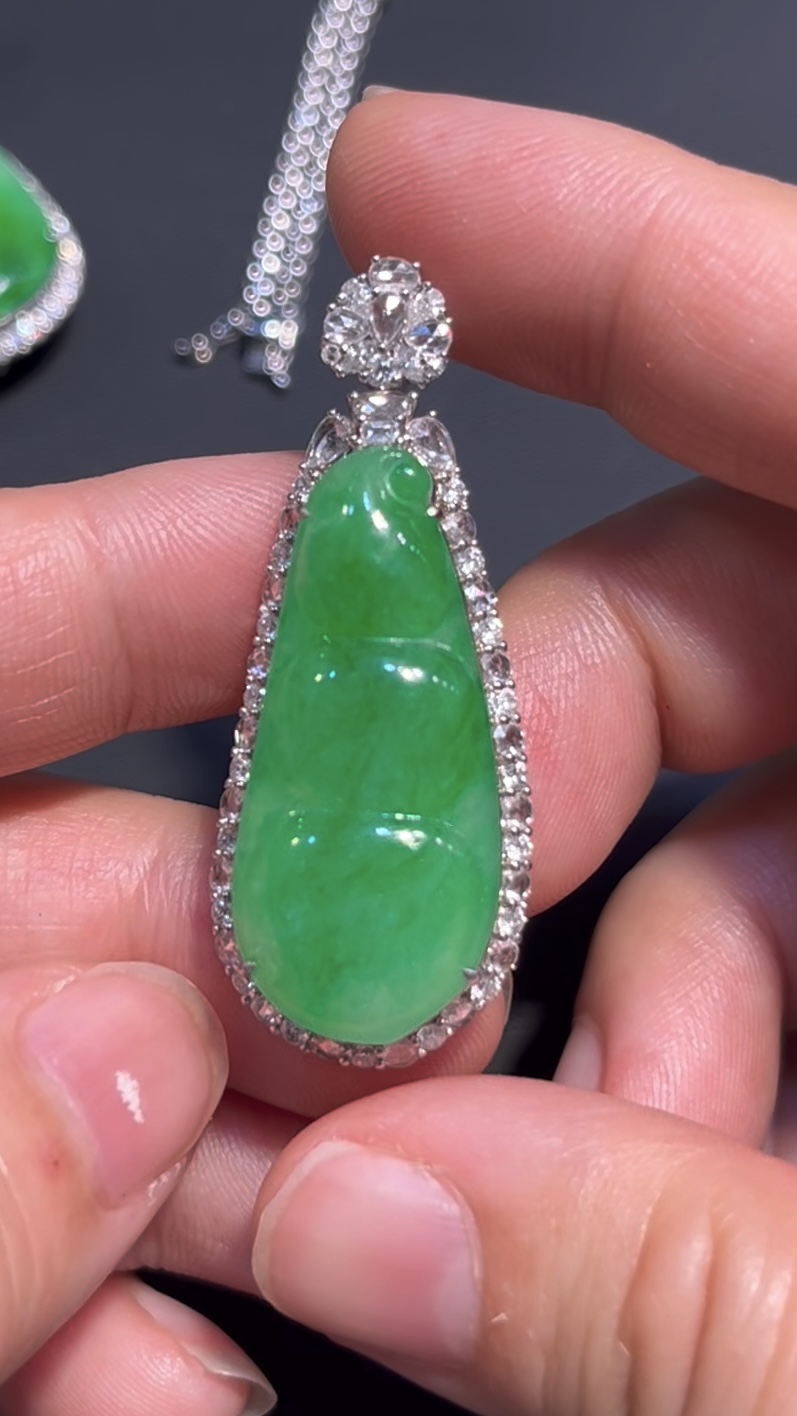 翡翠福豆吊墜 編號#700|冰透陽綠 × 18K白金鑲嵌|高貴氣質 限量精品推薦 2 翡翠福豆吊墜 編號#700|冰透陽綠 × 18K白金鑲嵌|高貴氣質 限量精品推薦 - Image 2