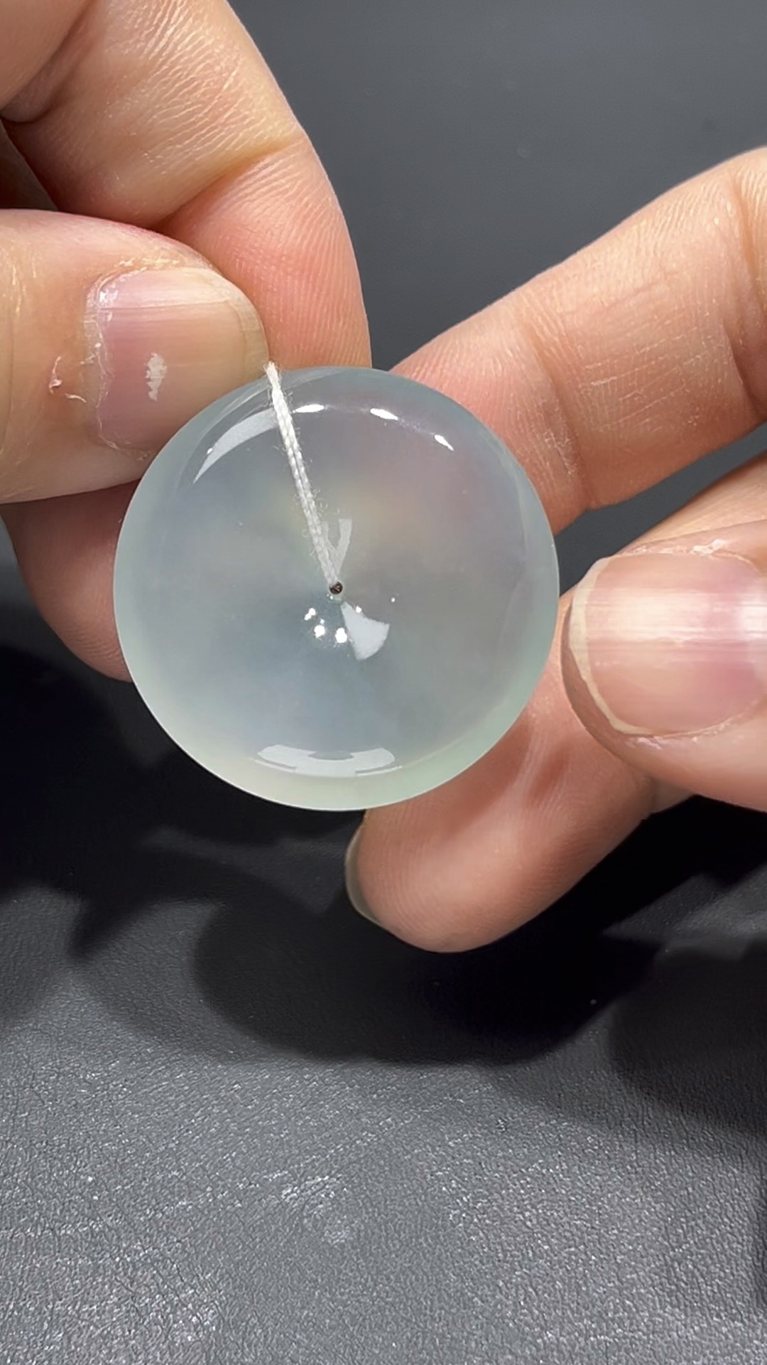 翡翠平安扣 編號#704|白冰老坑種 × 起熒光|高雅靈性 限量收藏推薦 2 翡翠平安扣 編號#704|白冰老坑種 × 起熒光|高雅靈性 限量收藏推薦 - Image 2