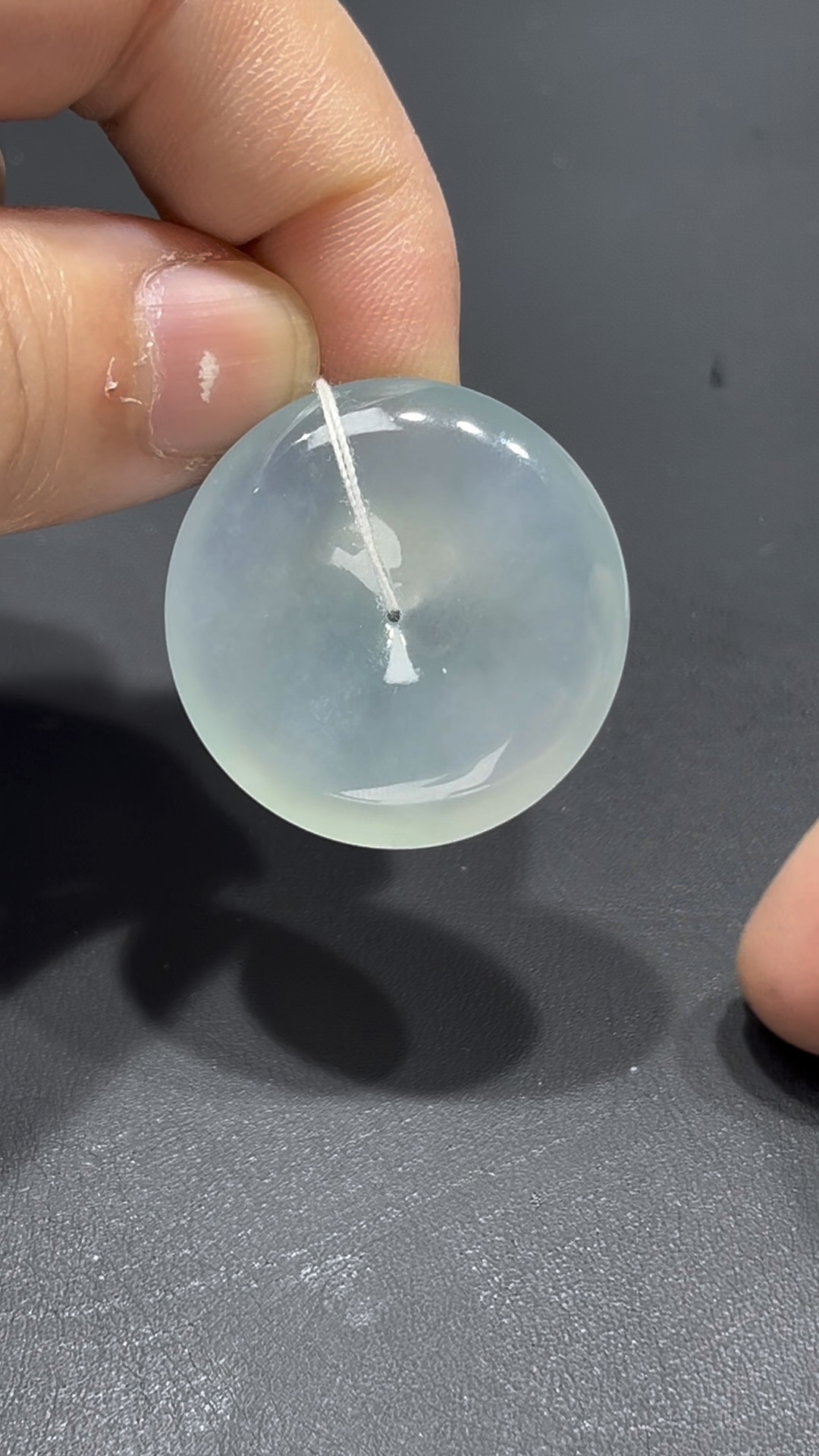 翡翠平安扣 編號#704|白冰老坑種 × 起熒光|高雅靈性 限量收藏推薦 3 翡翠平安扣 編號#704|白冰老坑種 × 起熒光|高雅靈性 限量收藏推薦 - Image 3