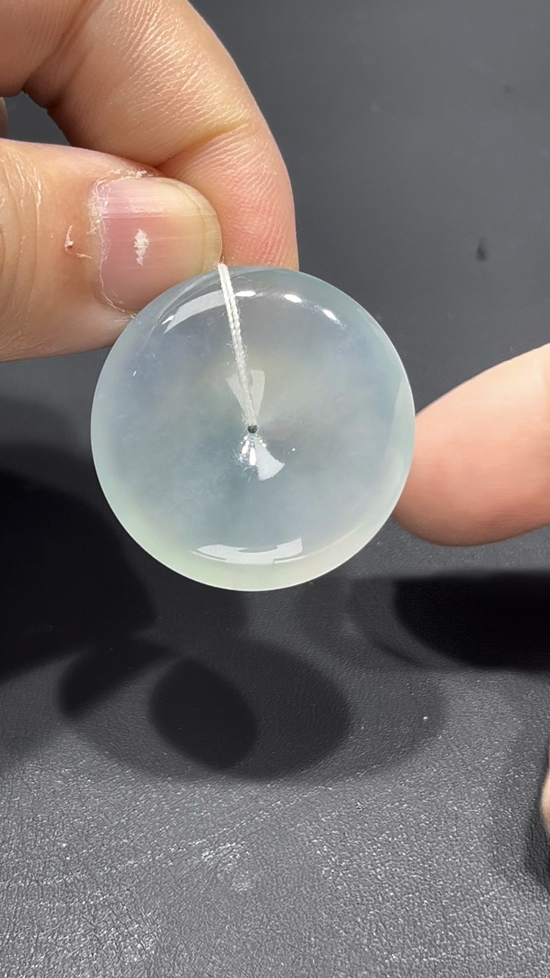 翡翠平安扣 編號#704|白冰老坑種 × 起熒光|高雅靈性 限量收藏推薦 4 翡翠平安扣 編號#704|白冰老坑種 × 起熒光|高雅靈性 限量收藏推薦 - Image 4