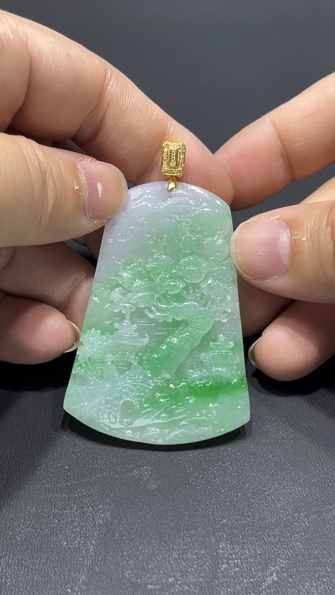 翡翠山水牌|老坑種白底青質地|18K金扣藝術精品收藏推薦 編號#706 9 翡翠山水牌|老坑種白底青質地|18K金扣藝術精品收藏推薦 編號#706 - Image 9