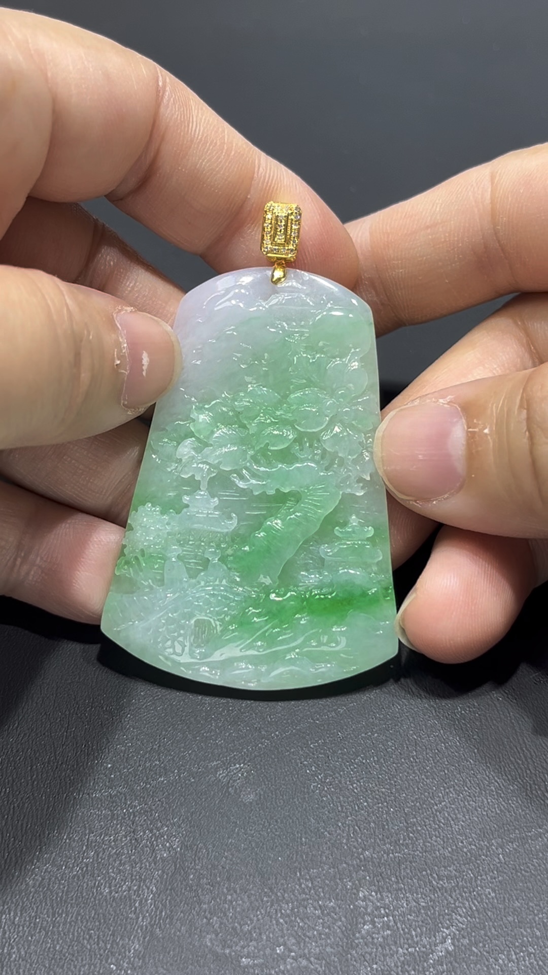 翡翠山水牌|老坑種白底青質地|18K金扣藝術精品收藏推薦 編號#706 3 翡翠山水牌|老坑種白底青質地|18K金扣藝術精品收藏推薦 編號#706 - Image 3