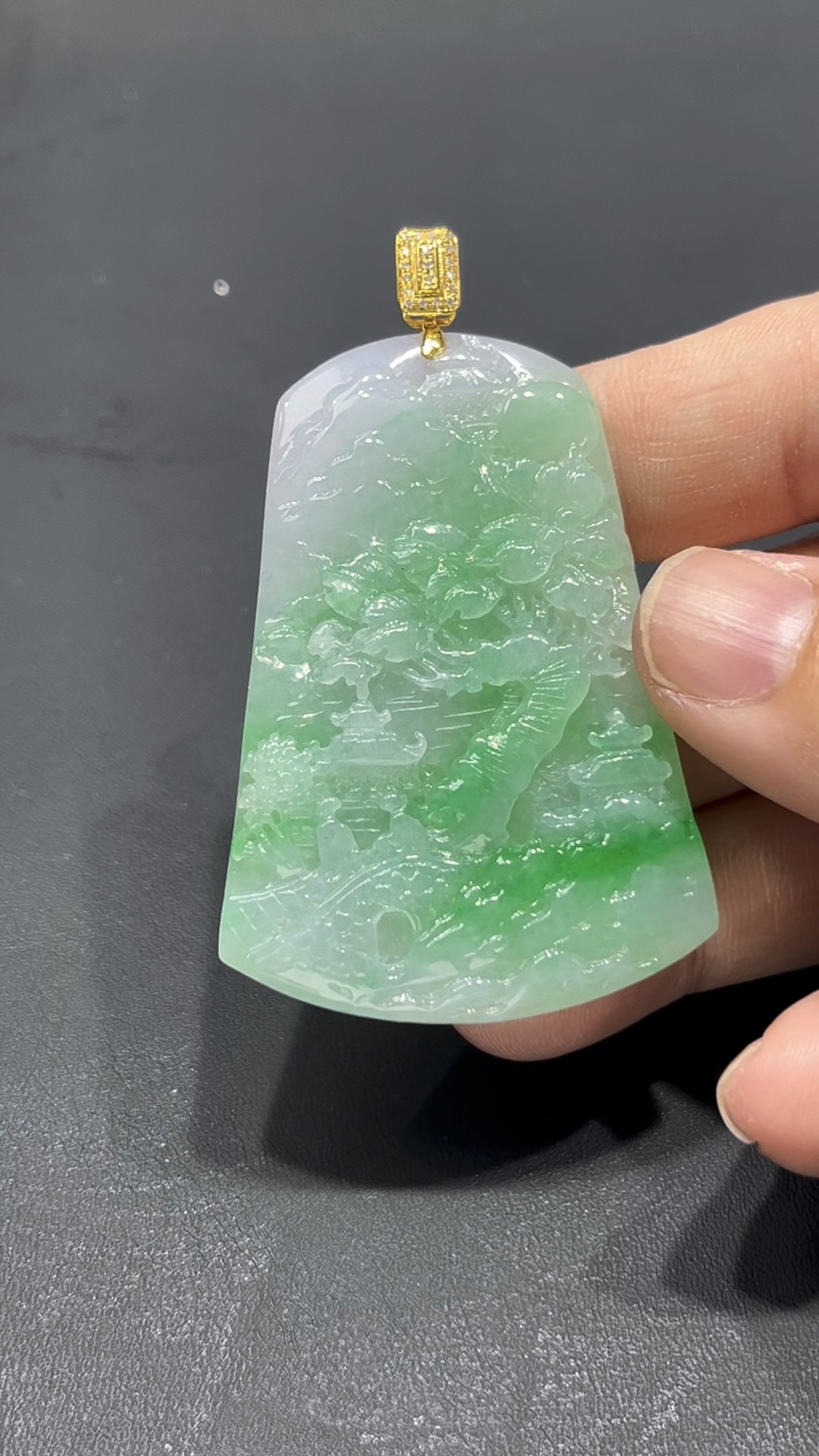 翡翠山水牌|老坑種白底青質地|18K金扣藝術精品收藏推薦 編號#706 8 翡翠山水牌|老坑種白底青質地|18K金扣藝術精品收藏推薦 編號#706 - Image 8