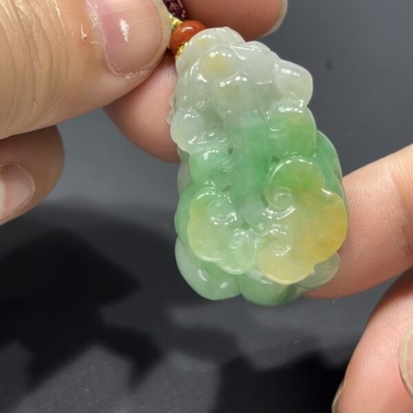 翡翠貔貅｜淺黃淺綠對比色 × 飽滿厚實造型｜天然招財翡翠吊墜推薦 #709
