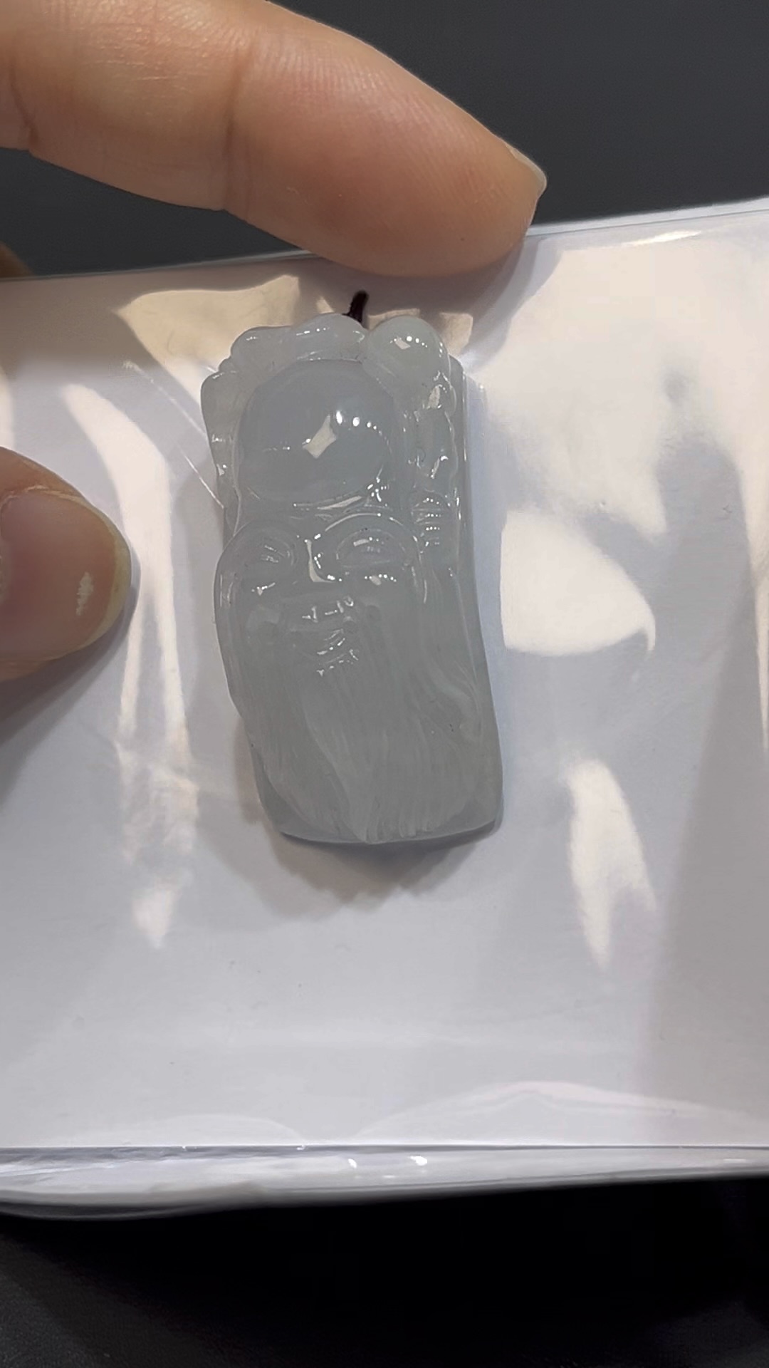 翡翠壽星公吊墜|白玉細膩雕刻 × 尾部打孔設計 × 吊墜手牌二用款|長壽吉祥翡翠推薦 #721 2 翡翠壽星公吊墜|白玉細膩雕刻 × 尾部打孔設計 × 吊墜手牌二用款|長壽吉祥翡翠推薦 #721 - Image 2